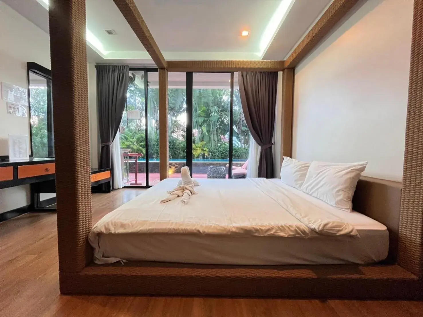 Deluxe Double or Twin Room with Pool Access in Z&Z House Deluxe Double or Twin Room with Pool Access in Z&Z House