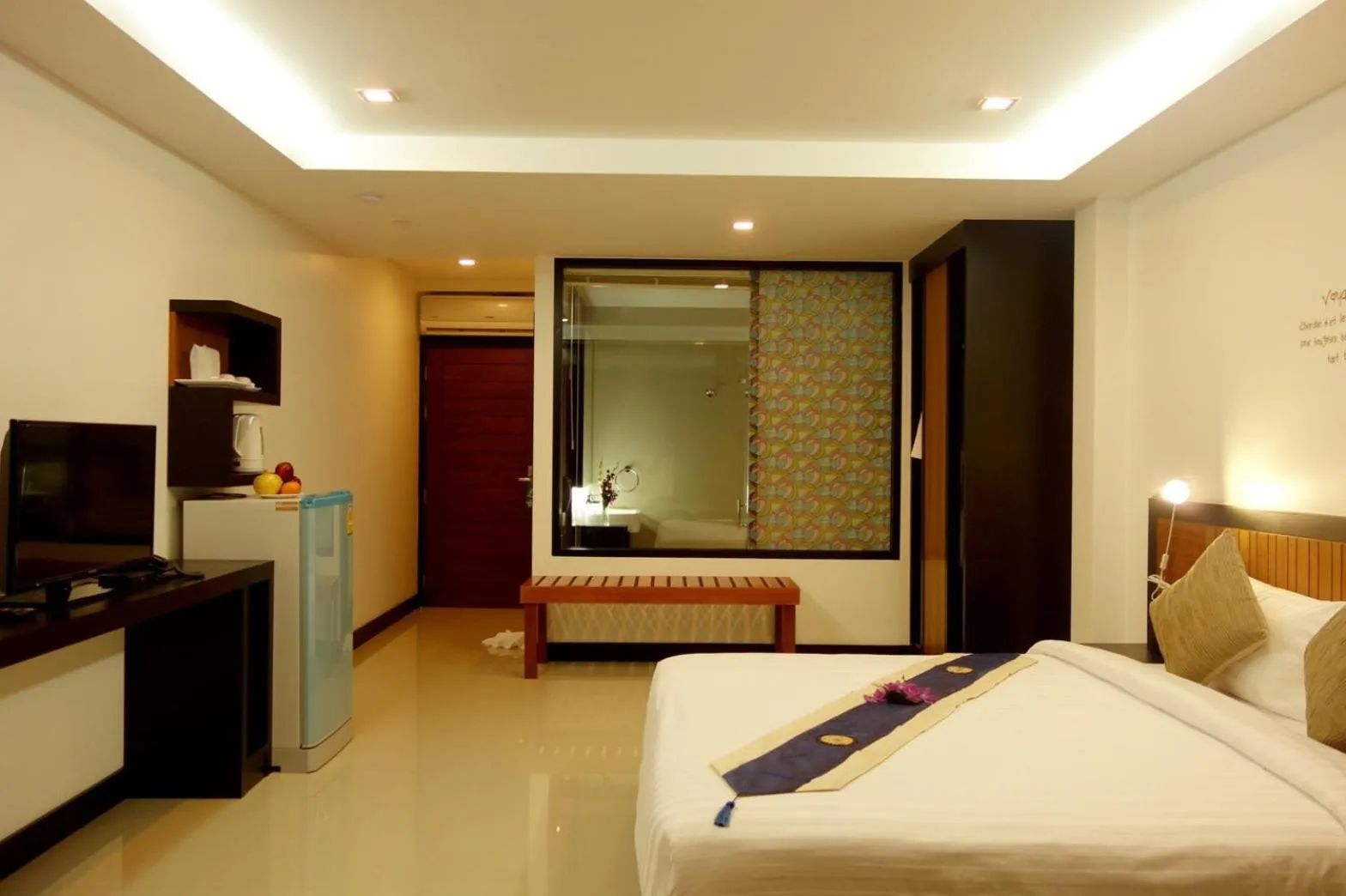 Photo of the whole room, Bed in Z&Z House