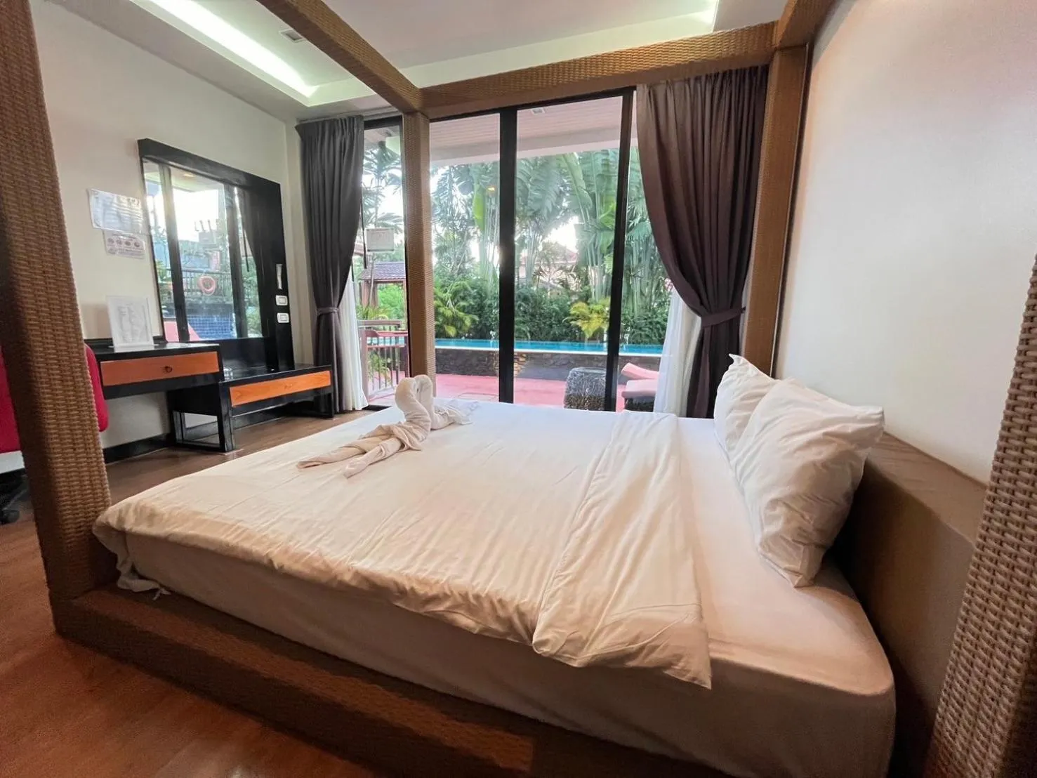 Swimming pool, Bed in Z&Z House