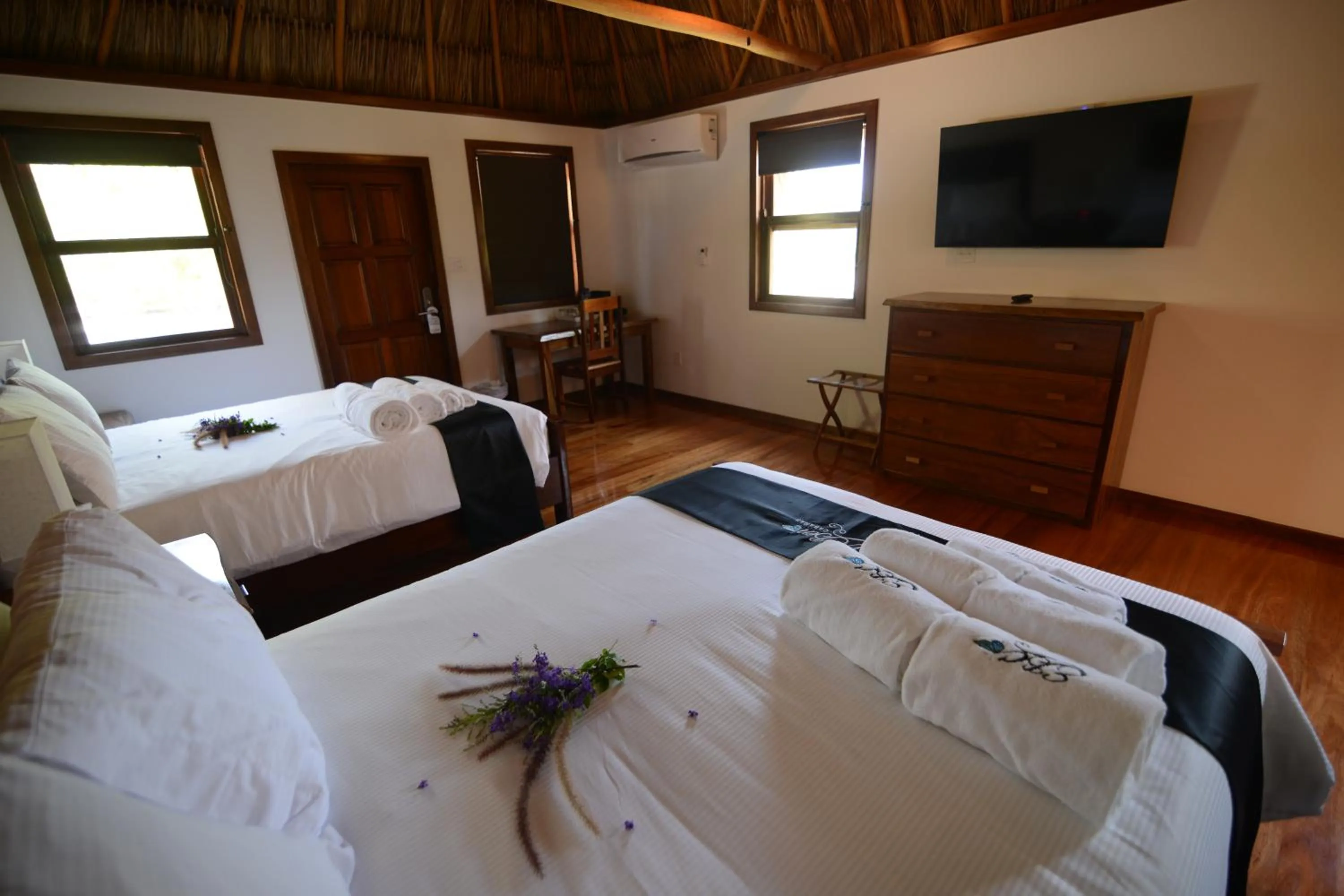 Living room, Bed in El Ben Cabañas