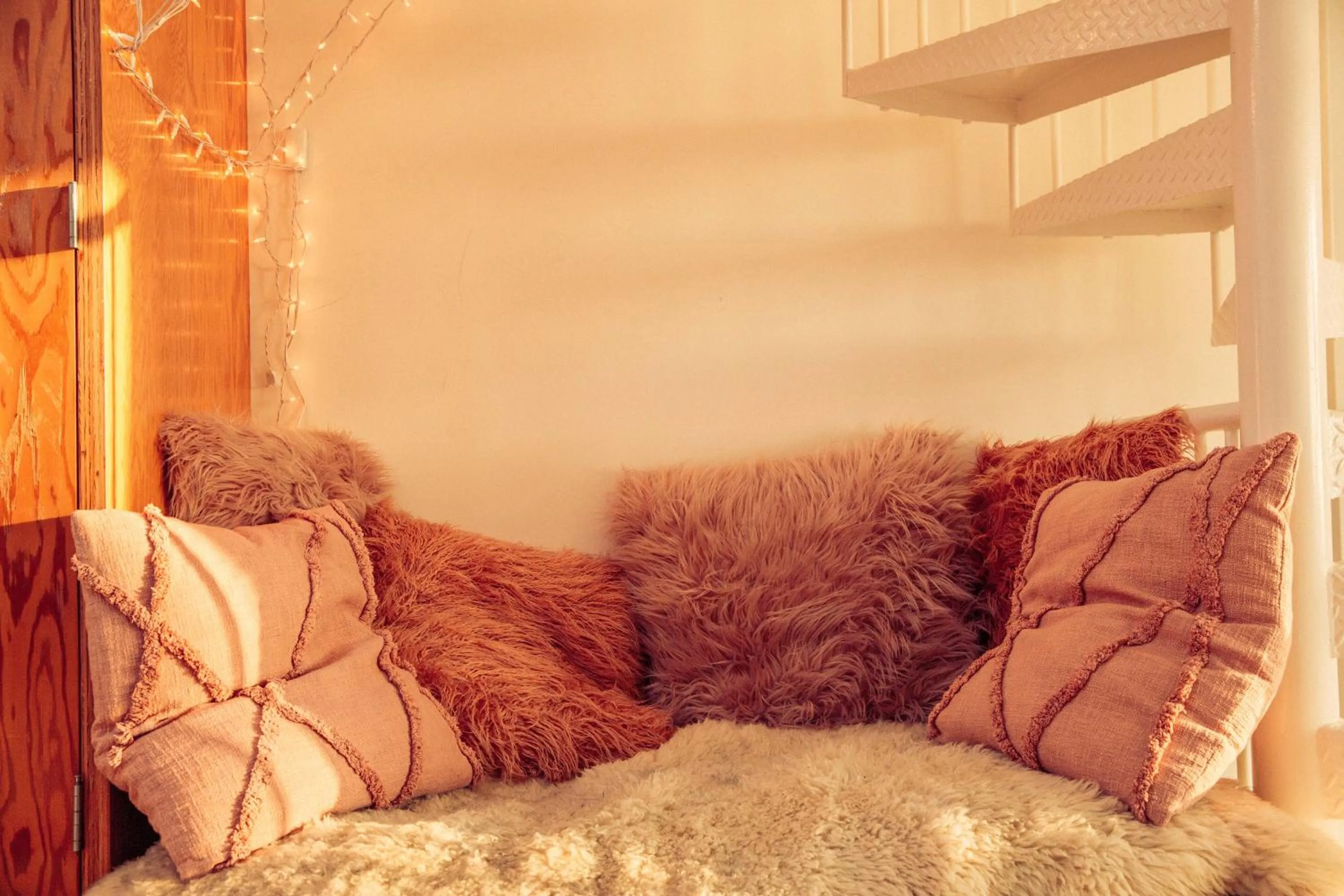 Communal lounge/ TV room in STAY OPEN Venice Beach