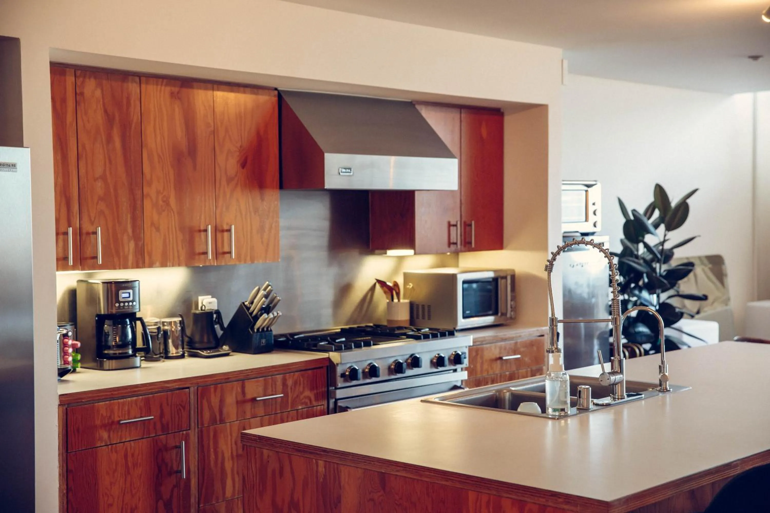 kitchen in STAY OPEN Venice Beach