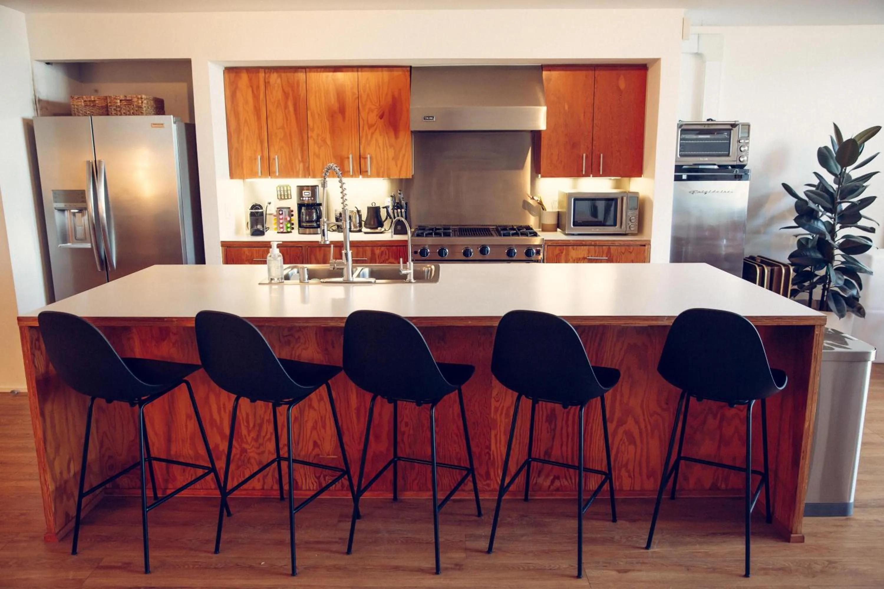 kitchen in STAY OPEN Venice Beach