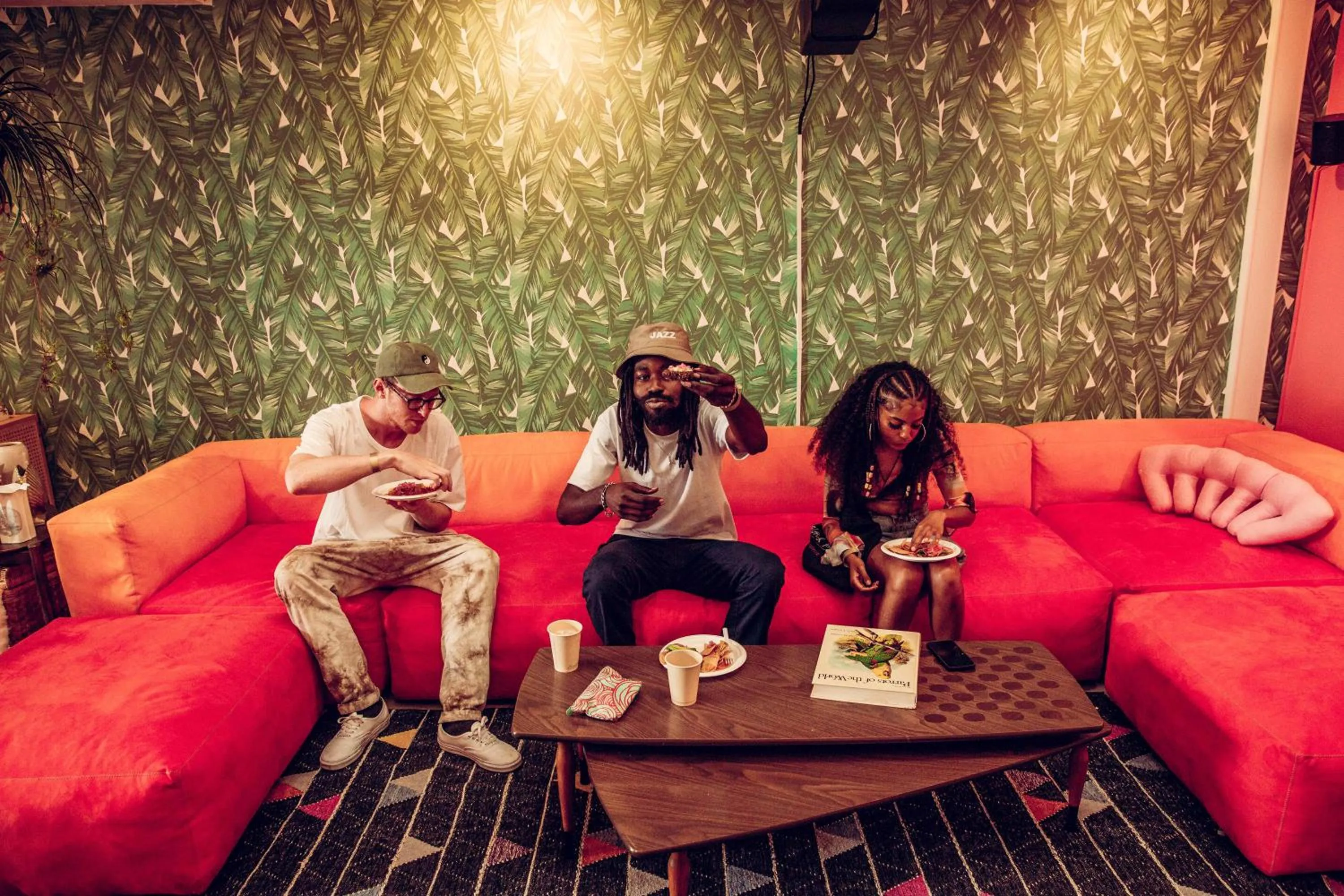 Communal lounge/ TV room in STAY OPEN Venice Beach