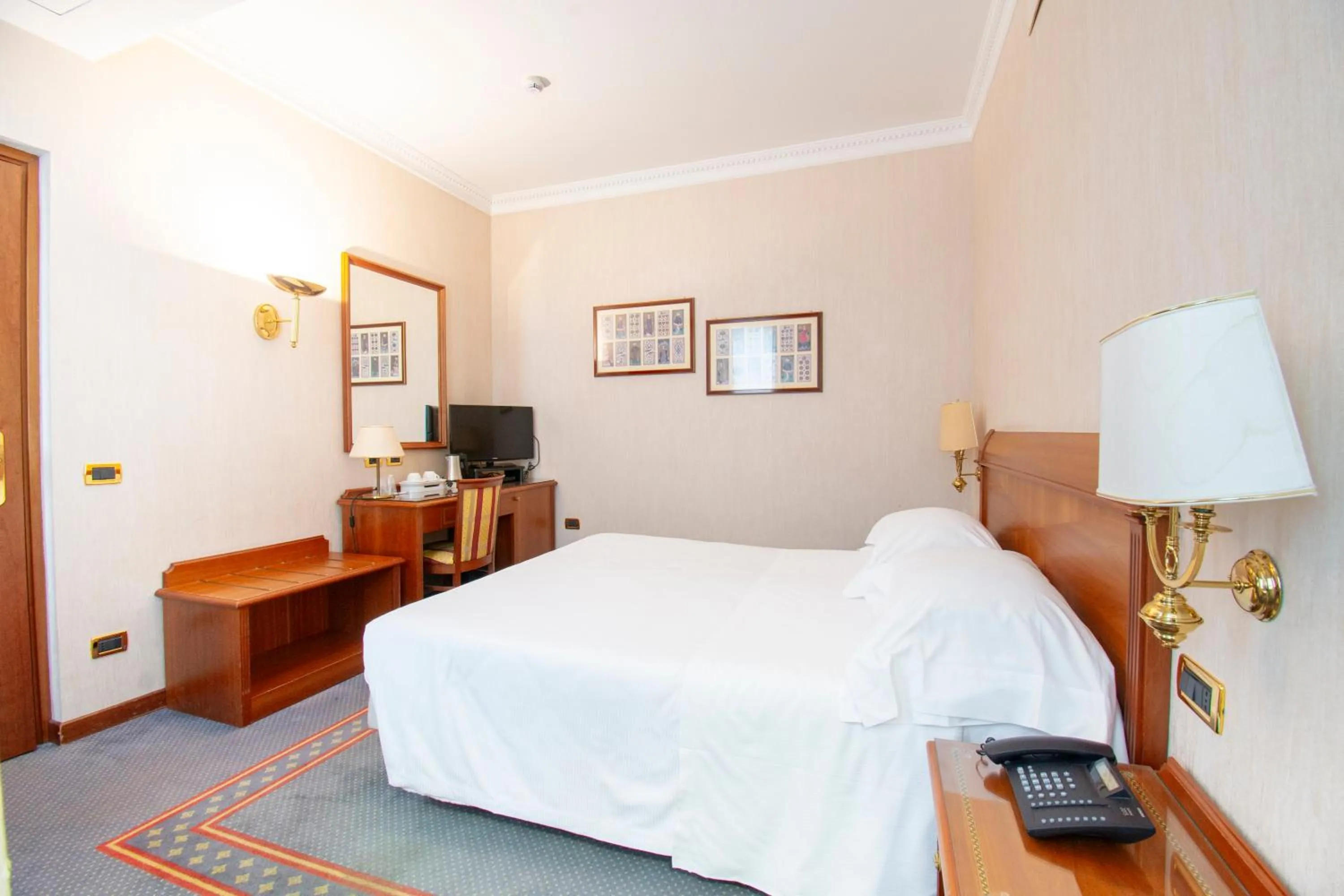 Bedroom, Bed in Hotel Excelsior San Marco