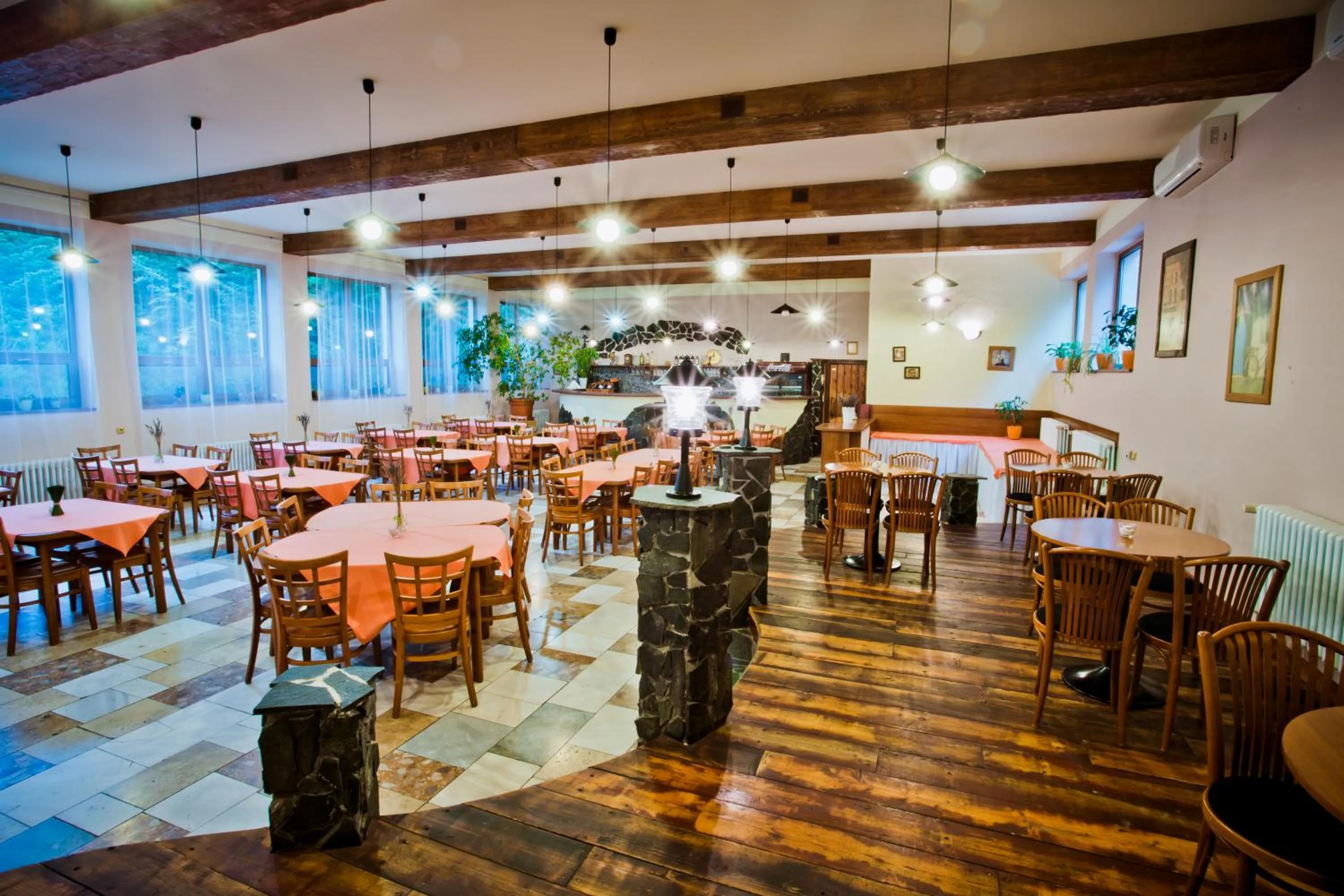 Restaurant/places to eat in Horský Hotel Podjavorník