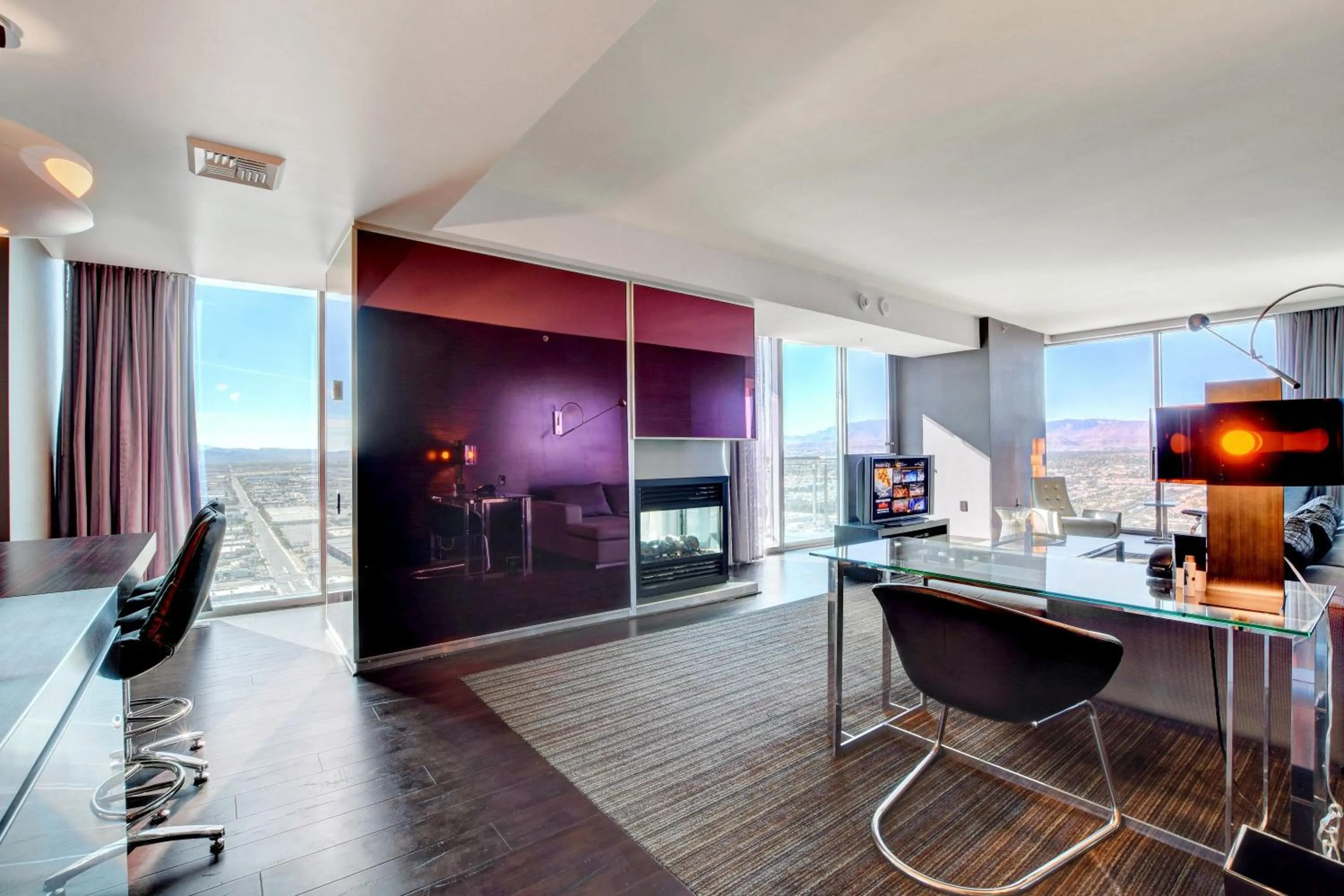 Private Luxury Panoramic Suite at Palms Place