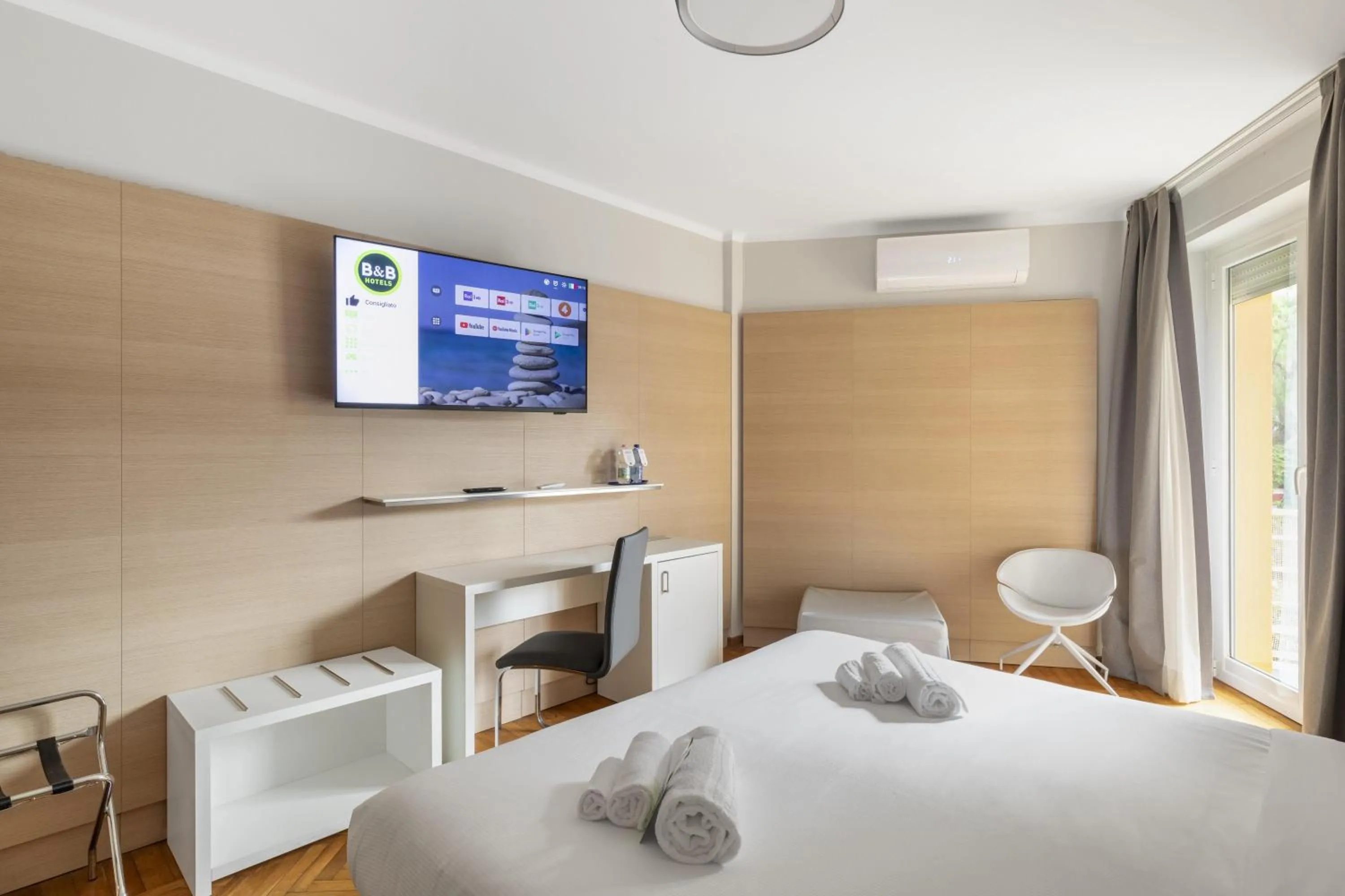 Photo of the whole room, Bed in B&B Hotels Park Hotel Suisse Santa Margherita Ligure