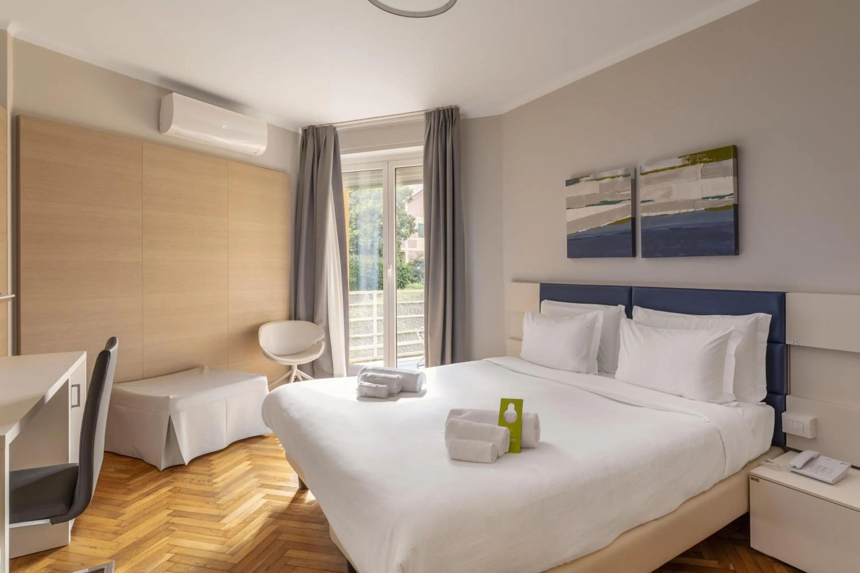 Photo of the whole room, Bed in B&B Hotels Park Hotel Suisse Santa Margherita Ligure