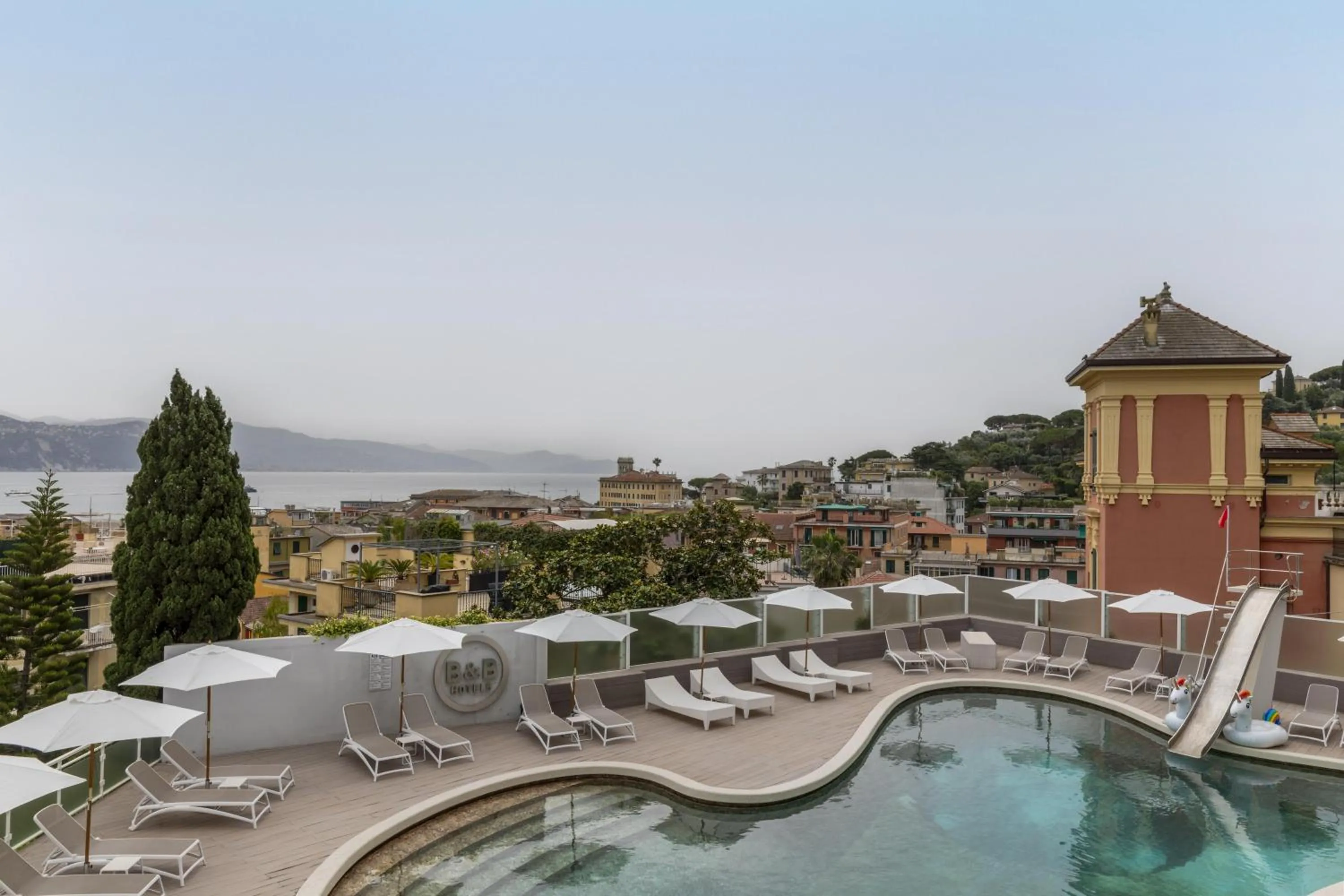 Swimming pool in B&B Hotels Park Hotel Suisse Santa Margherita Ligure