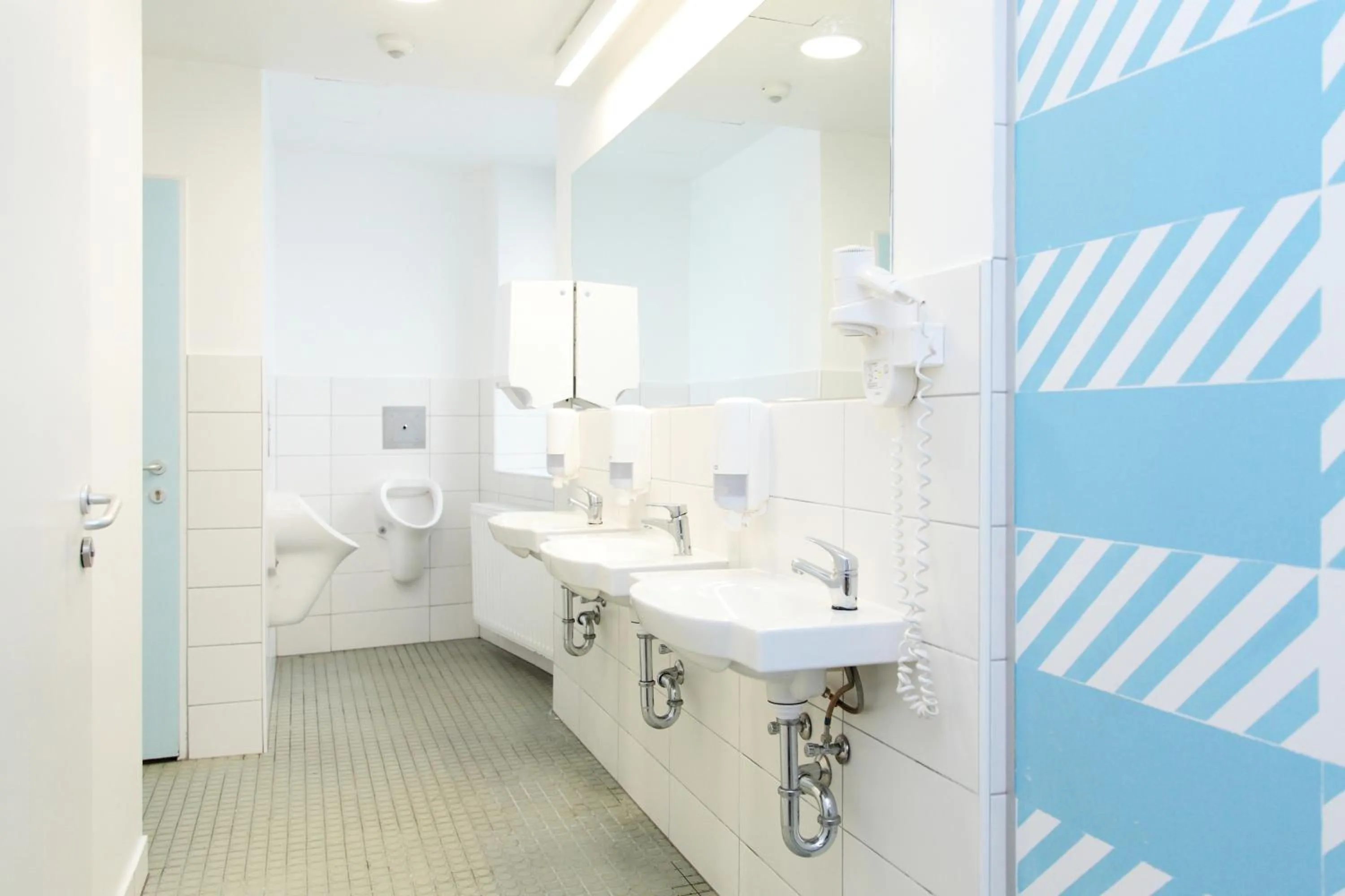 Shower in Maverick Budapest Soho