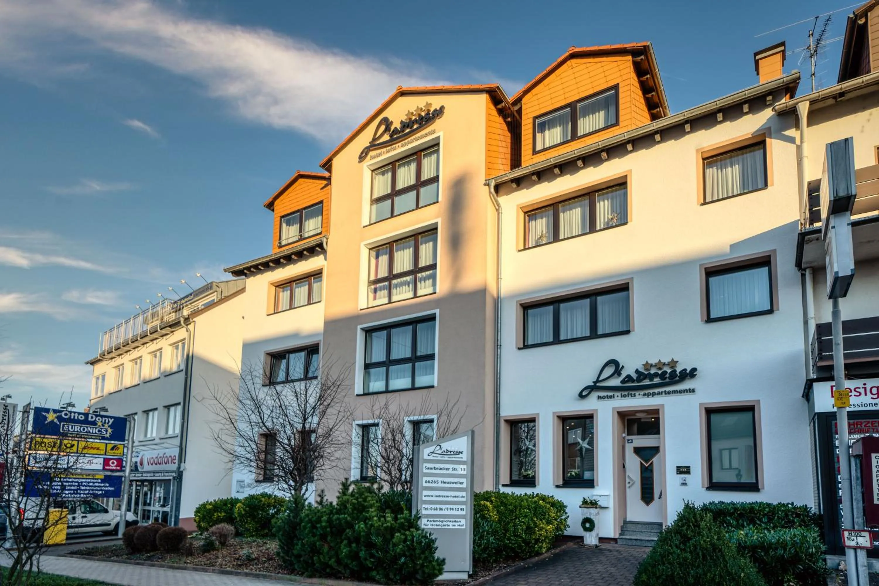 Property building in Hotel l'adresse garni