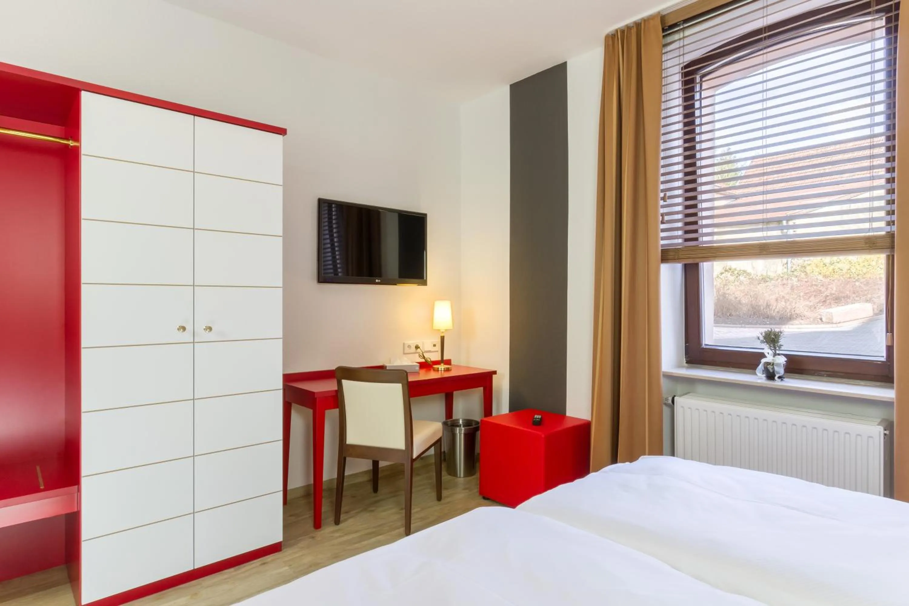 Decorative detail, Bed in Hotel l'adresse garni