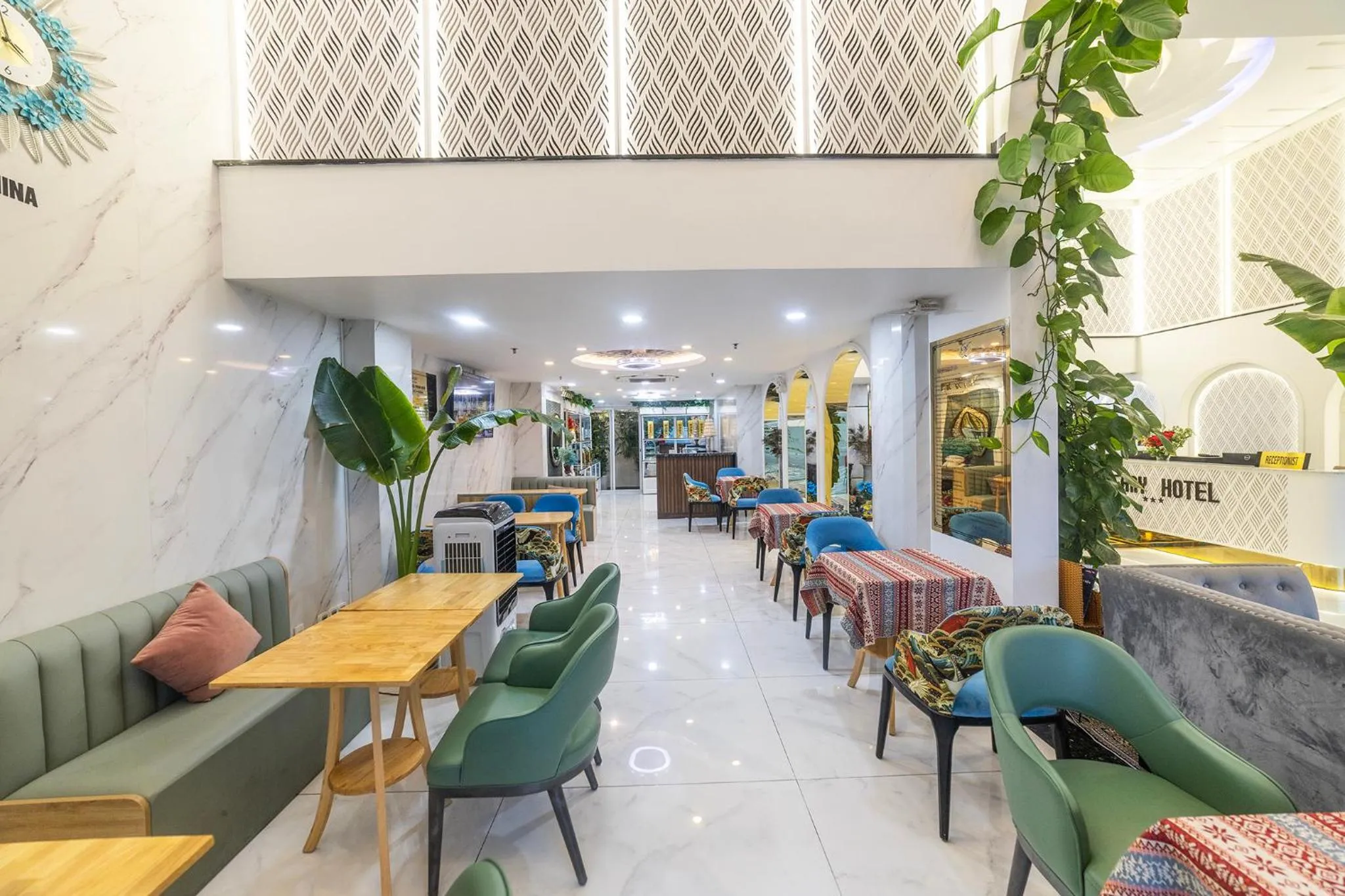 Restaurant/places to eat in Tiffany Hotel & Restaurant