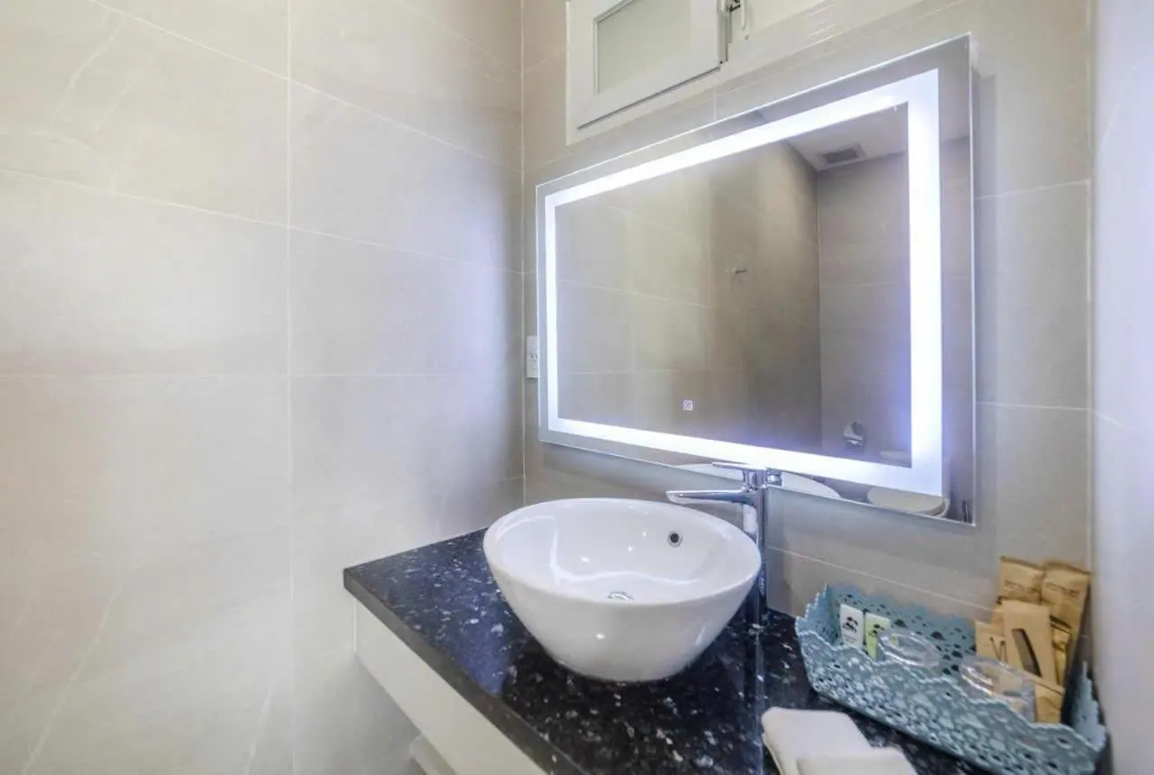 Bathroom in Tiffany Hotel & Restaurant