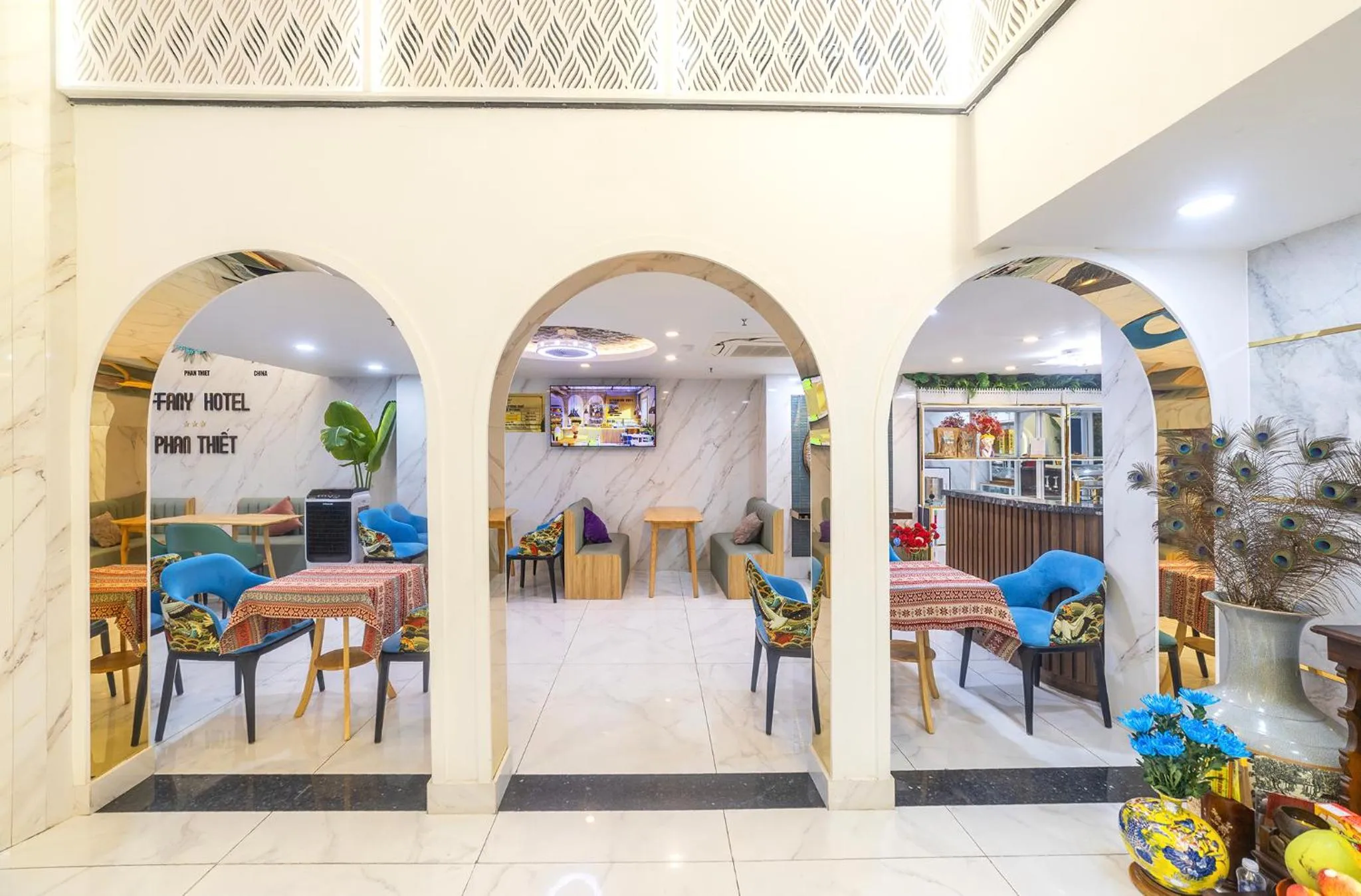 Restaurant/places to eat in Tiffany Hotel & Restaurant