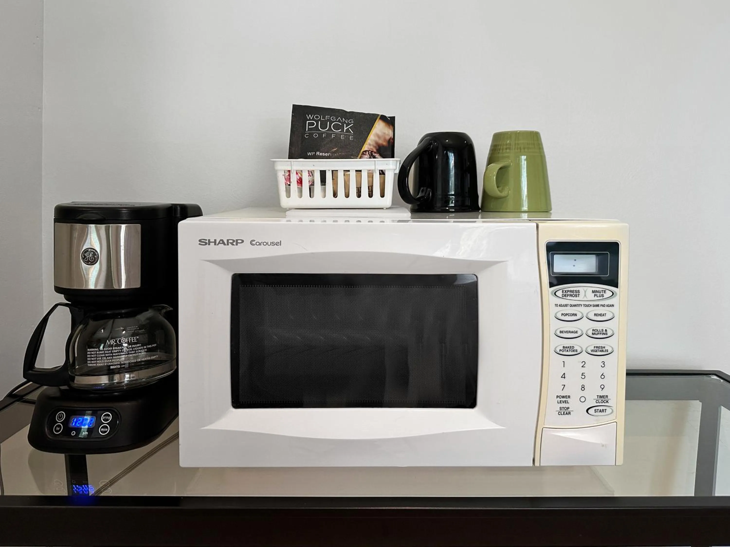 Coffee/tea facilities in Rocky Mountain Inn