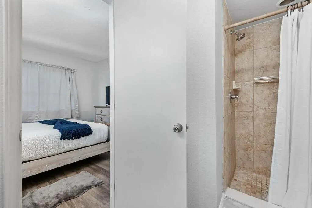 Other, Bed in The Enclave Hotel and Suites