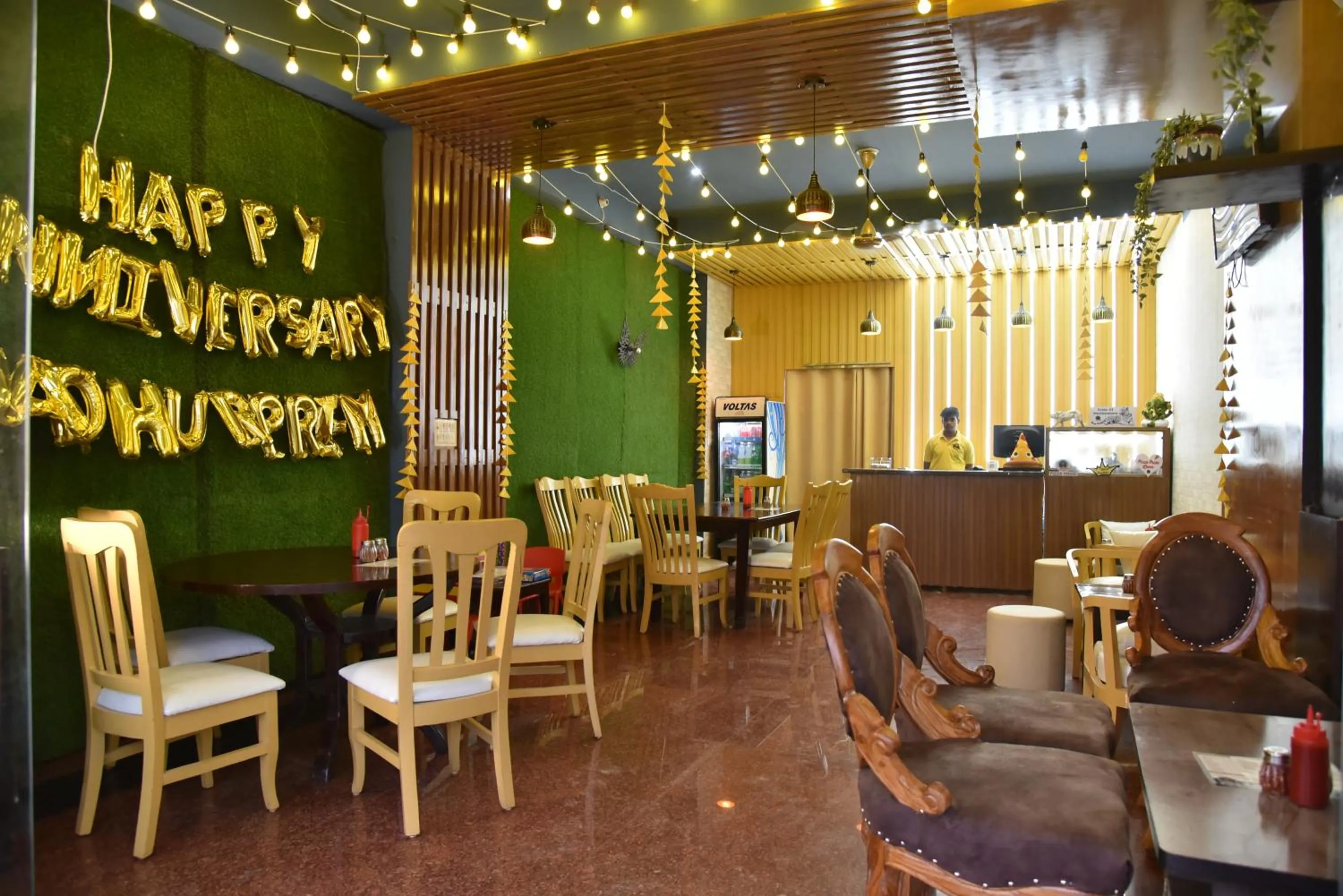 Restaurant/places to eat in ASHOKA PALACE