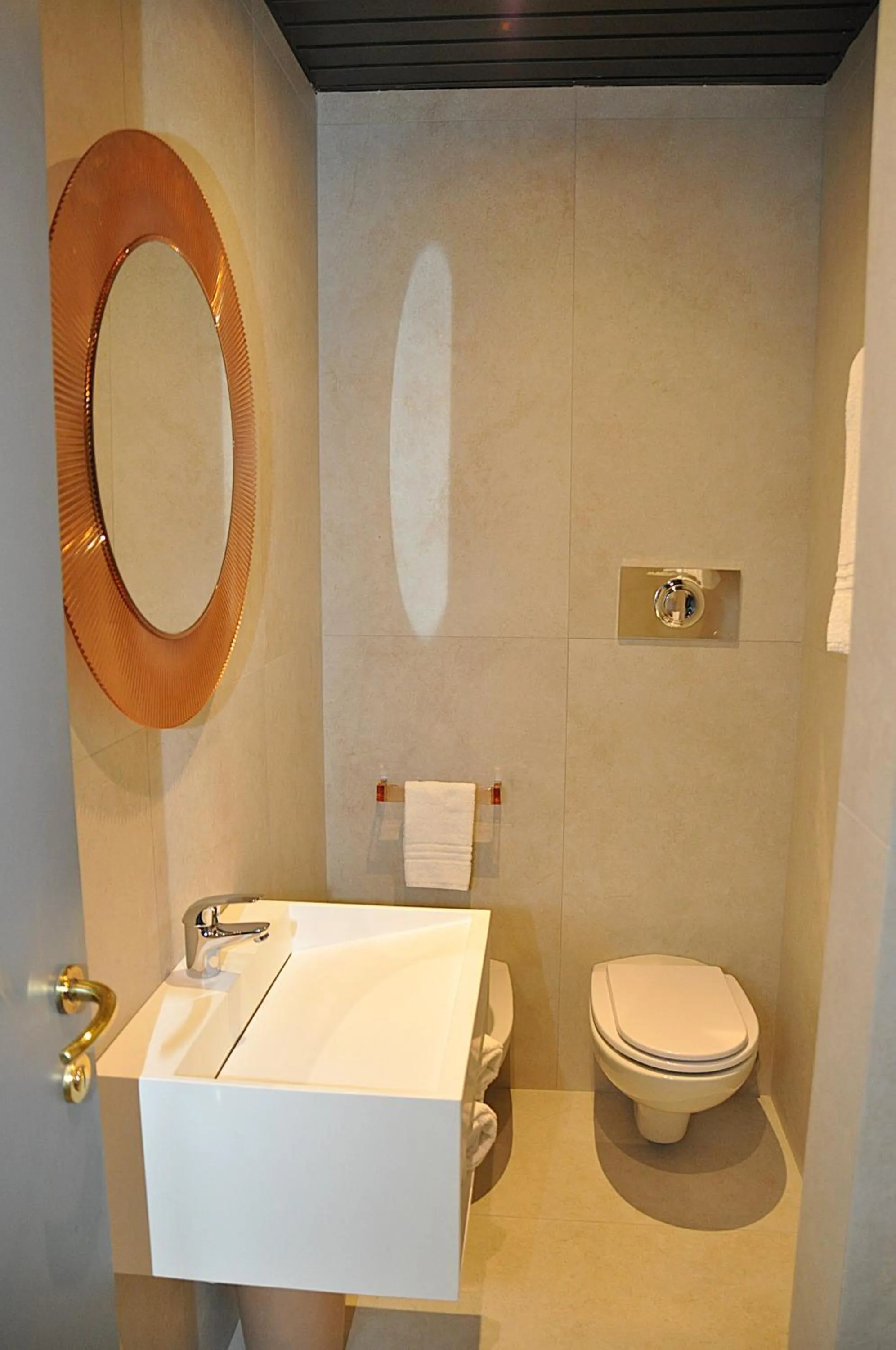 Toilet in Hotel Comtur