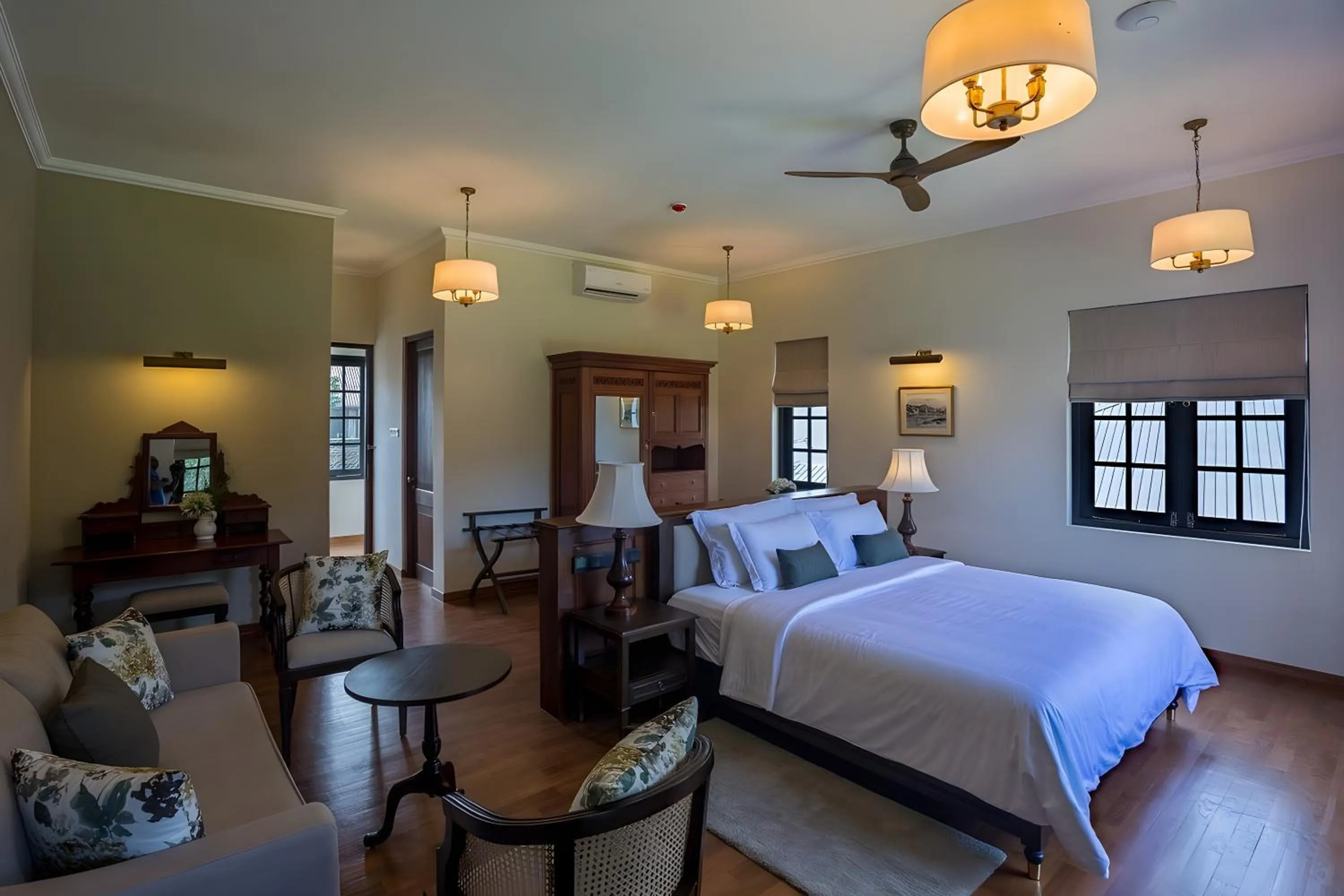 Bed in Chimneys Nuwara Eliya