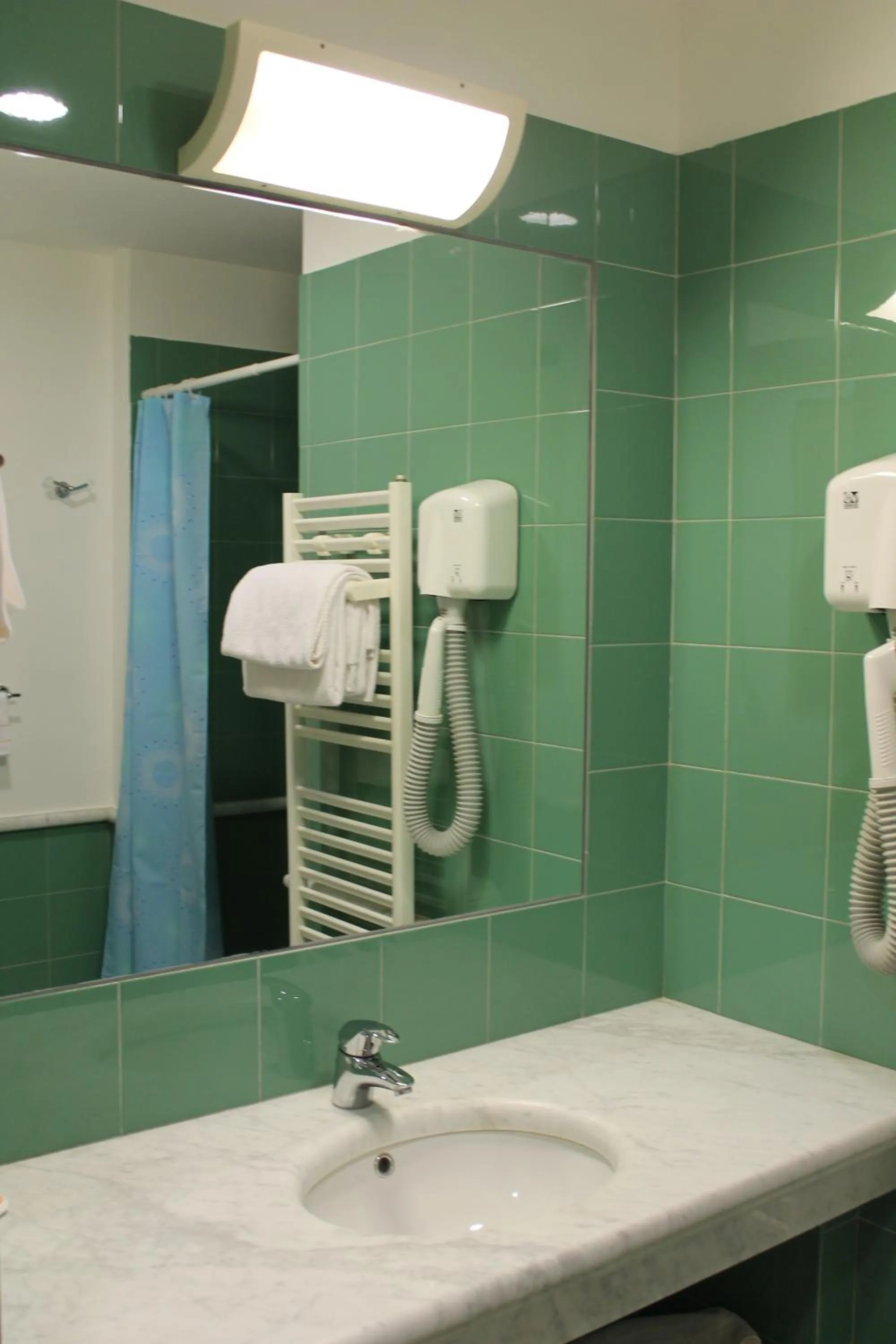 Bathroom in Hotel Portavaldera
