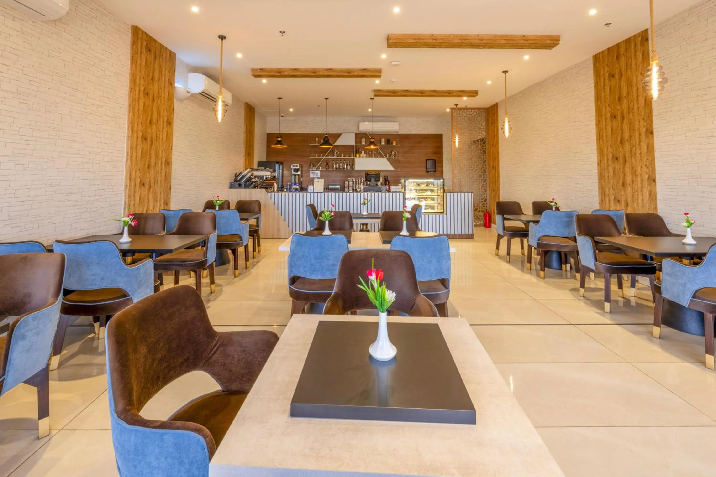 Restaurant/places to eat in Enala Hotel Apartments- Tabuk