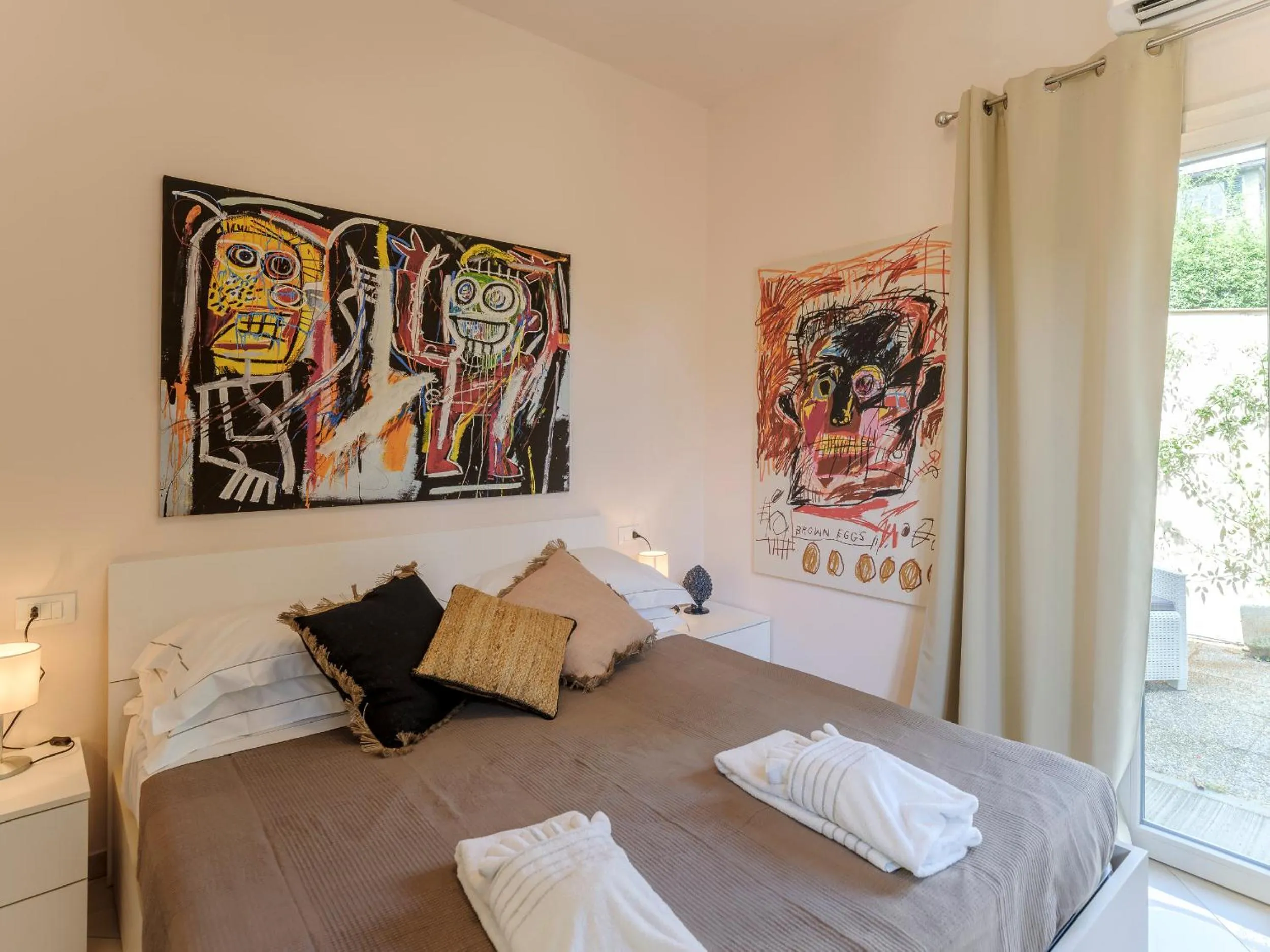 Photo of the whole room, Bed in Villa Royal