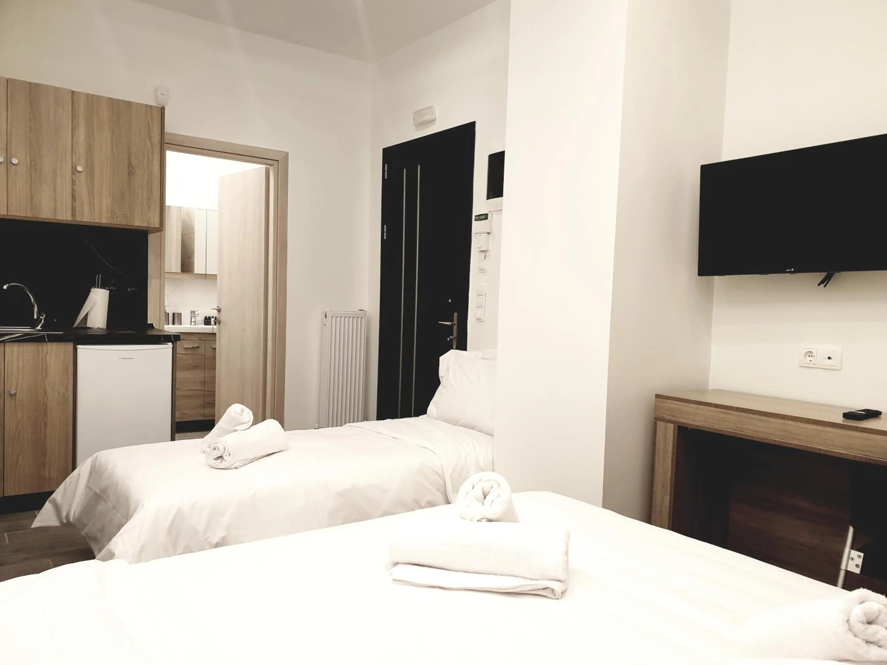 Bed in Eantos Studios and Suites