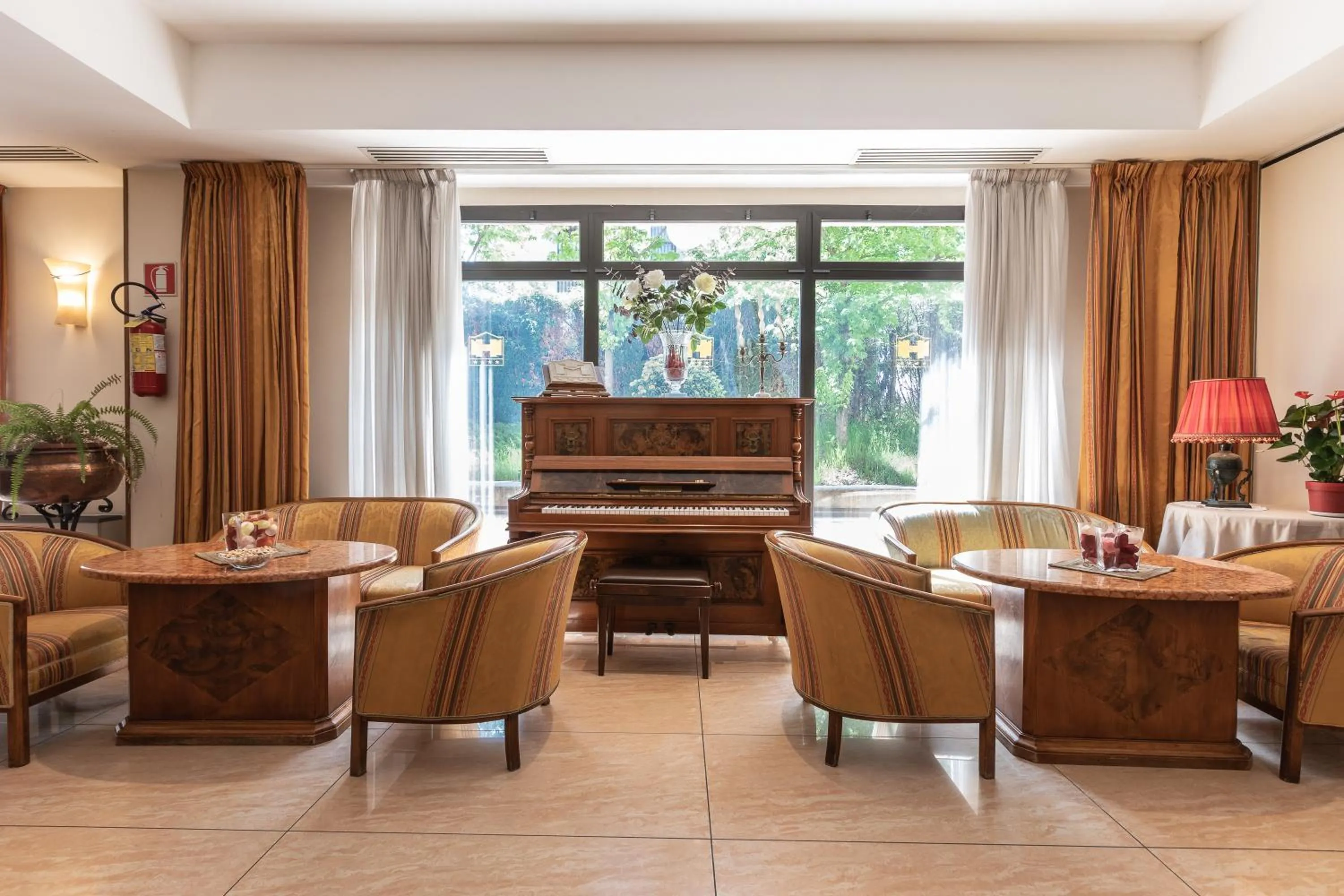 Communal lounge/ TV room in Hotel Michelangelo