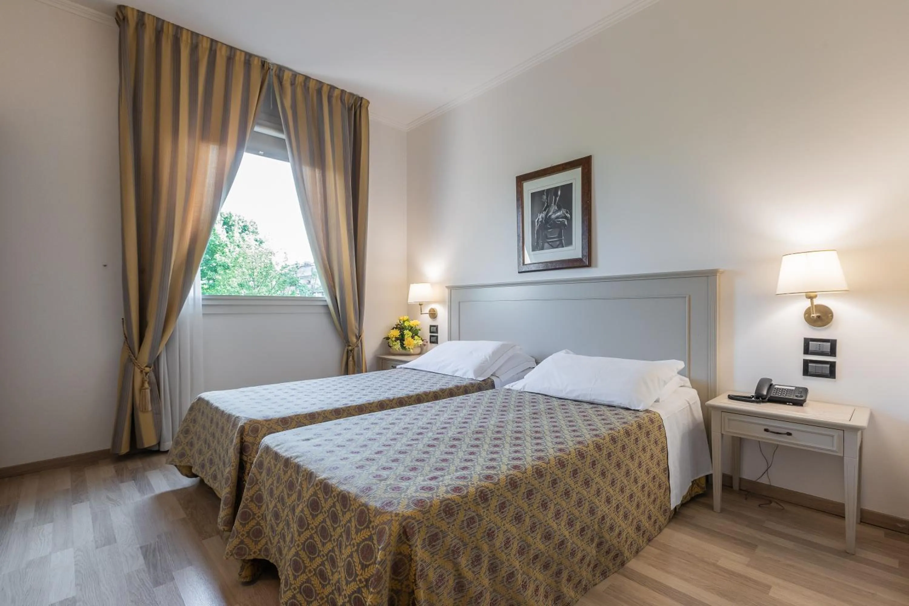 Photo of the whole room, Bed in Hotel Michelangelo