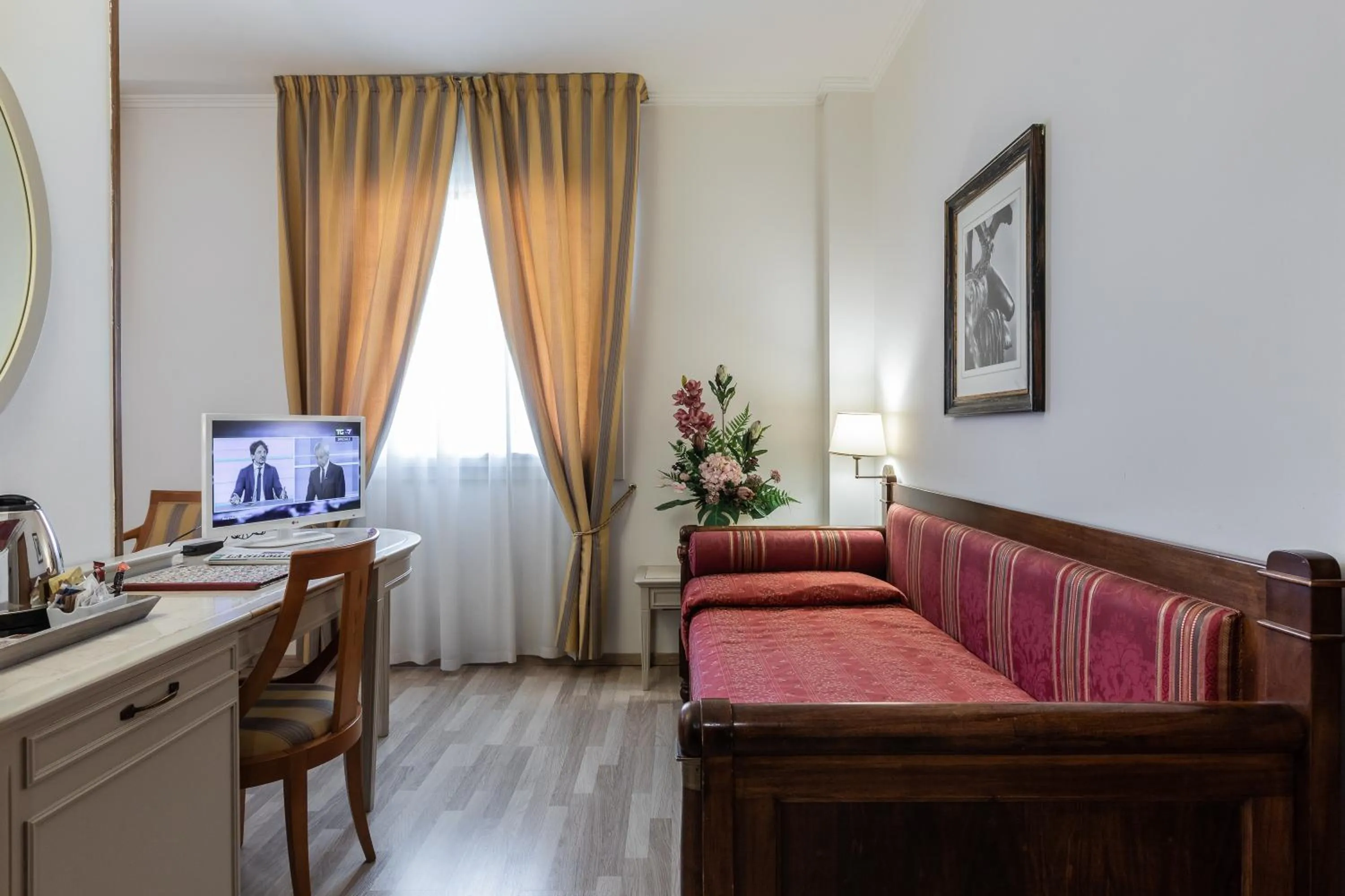 Seating area in Hotel Michelangelo
