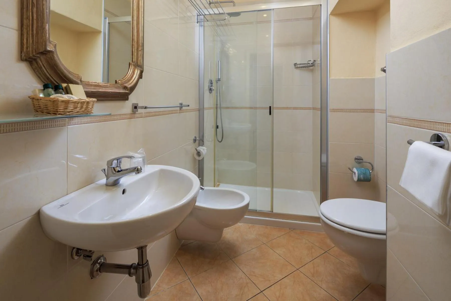 Shower in Hotel Villa Carlotta