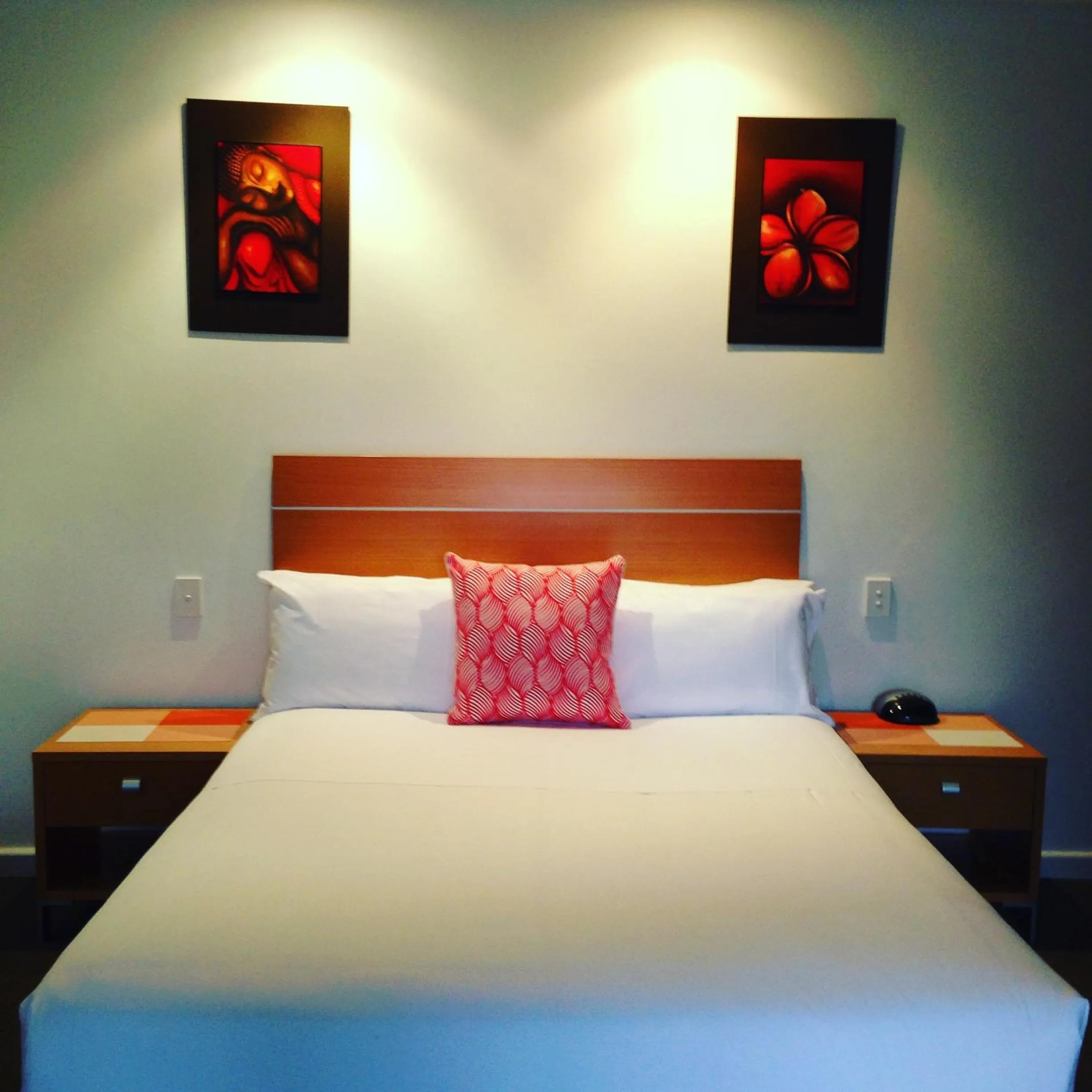 Bed in Burkes Hotel Motel