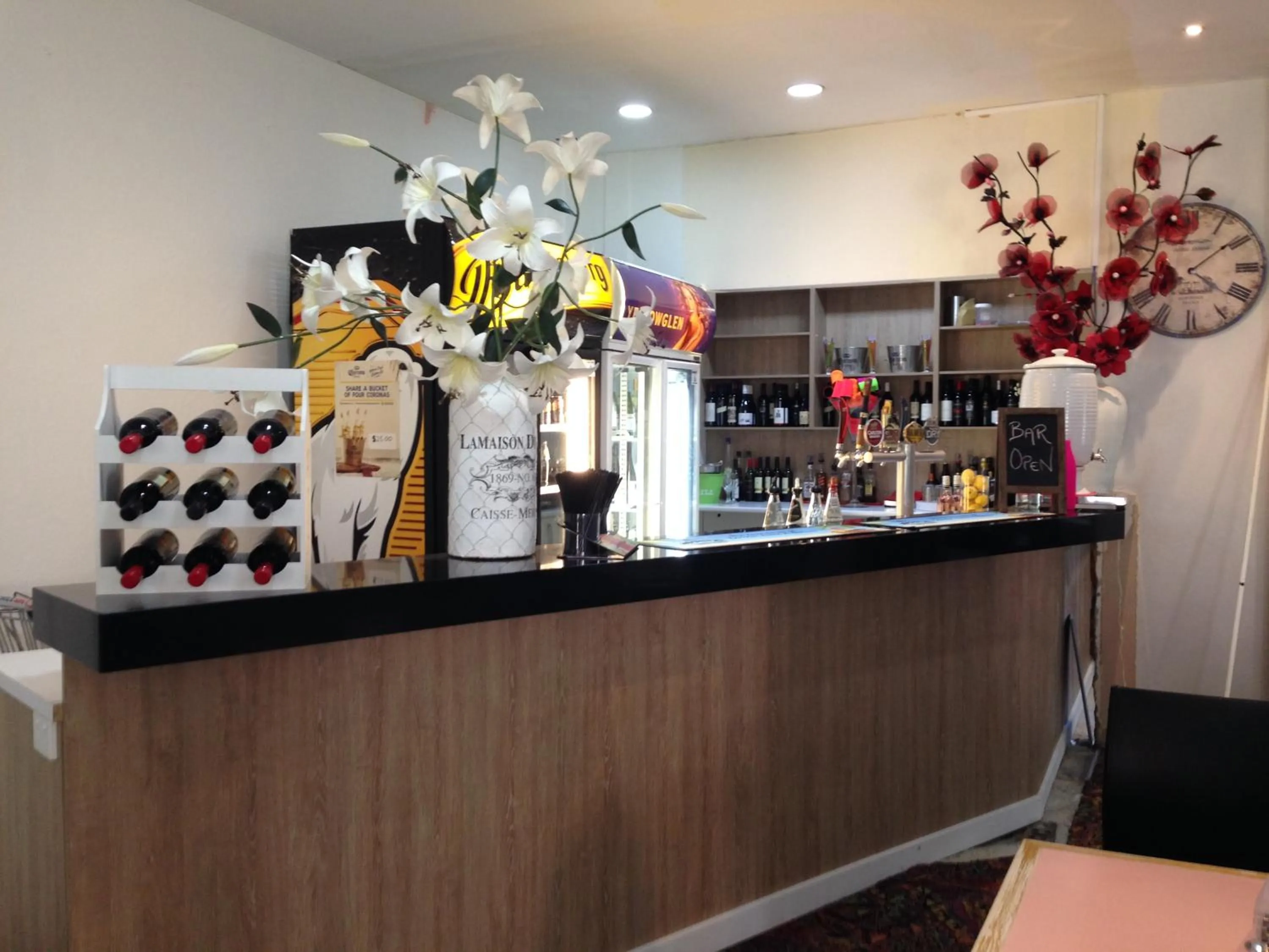 Restaurant/places to eat in Burkes Hotel Motel