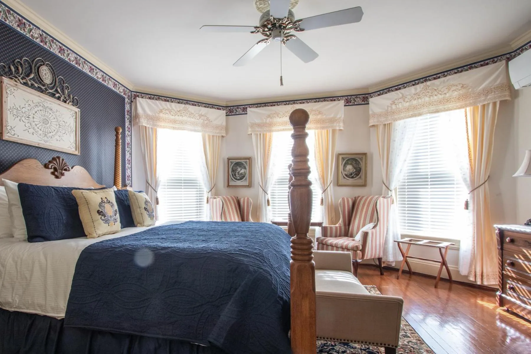 Bed in The Oaks Victorian Inn