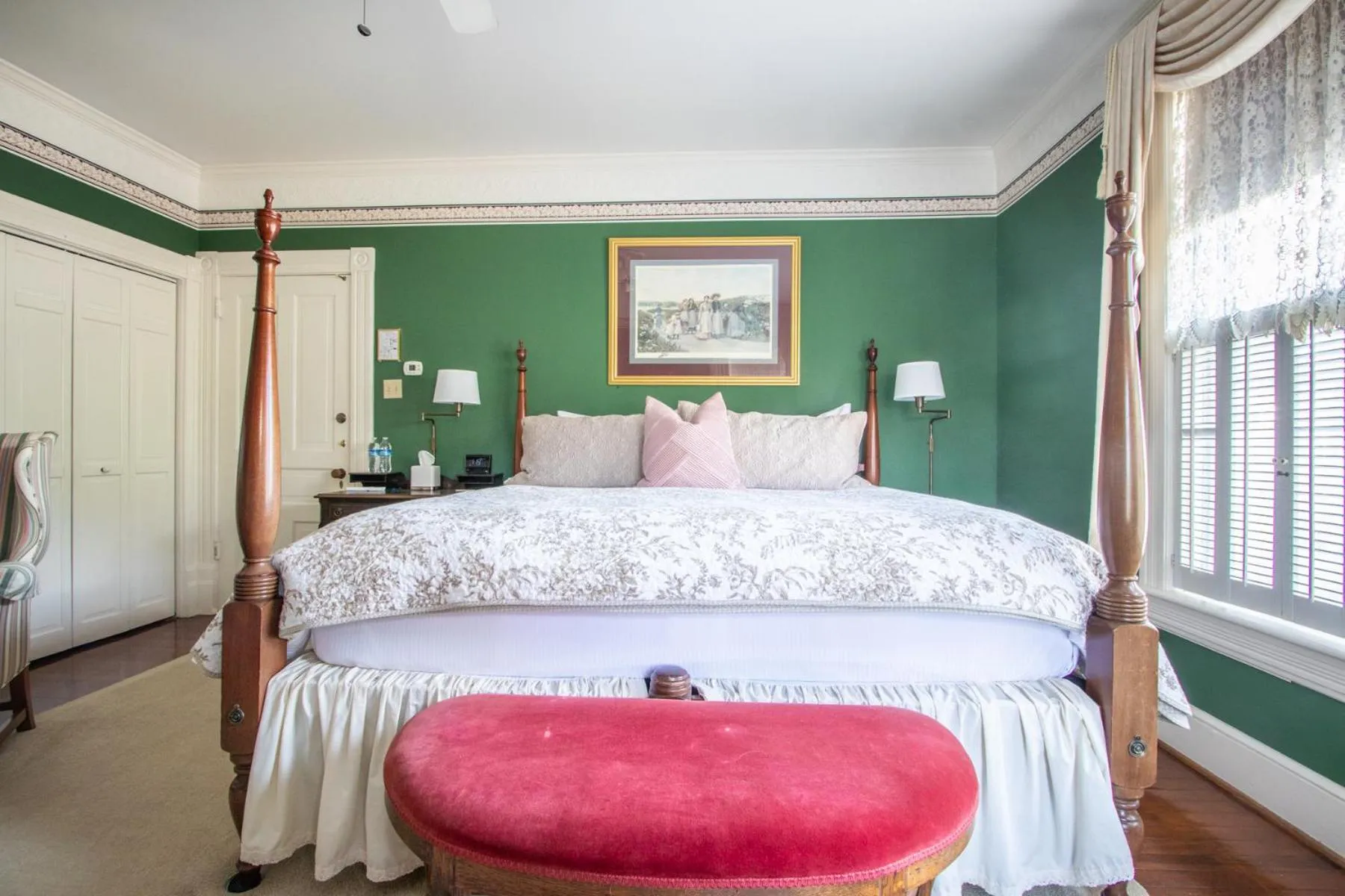 Bed in The Oaks Victorian Inn