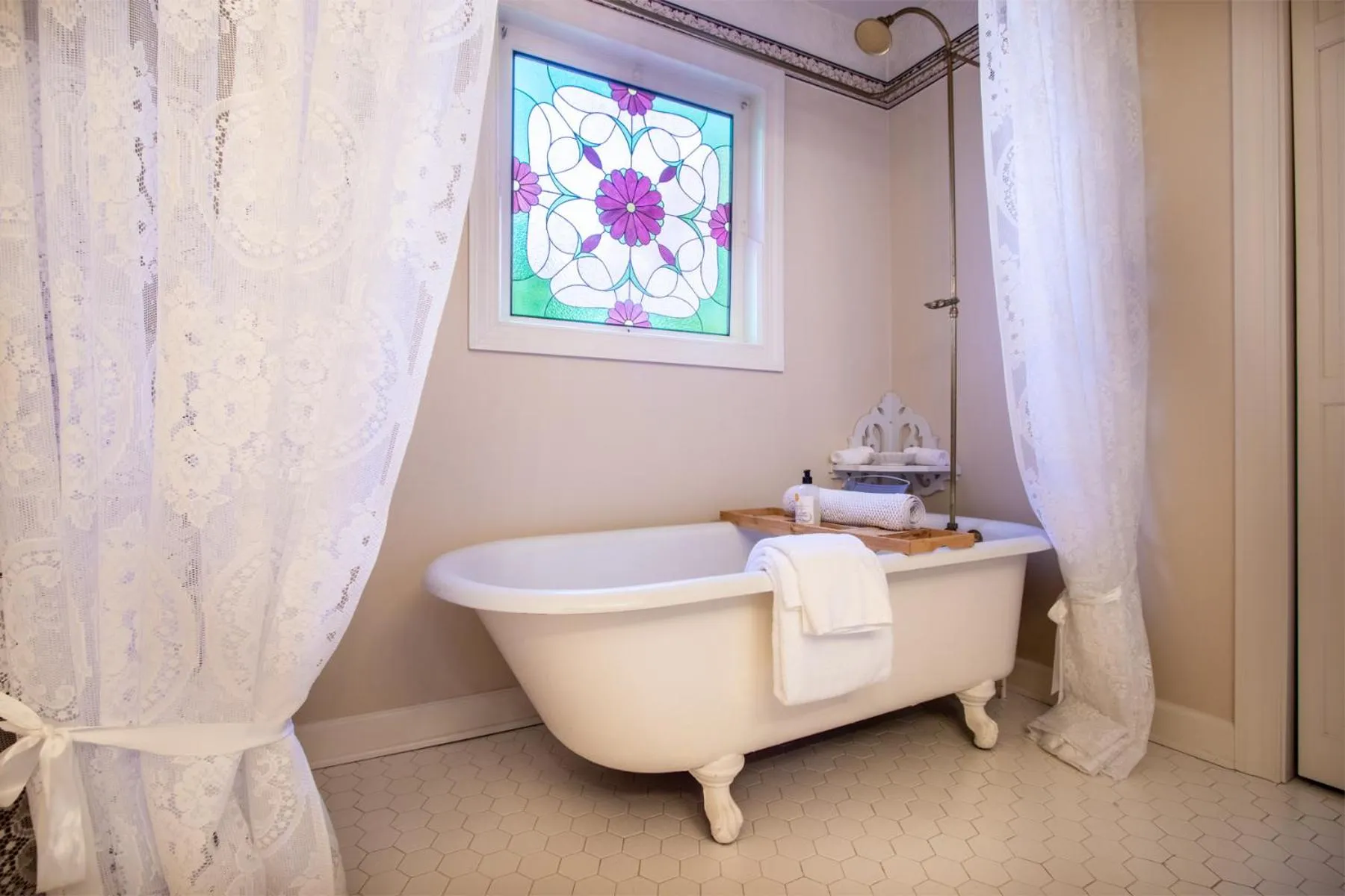 The Oaks Victorian Inn