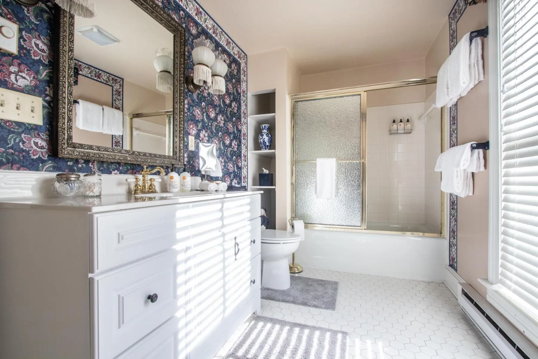 The Oaks Victorian Inn