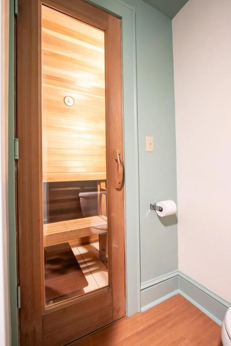 The Oaks Victorian Inn