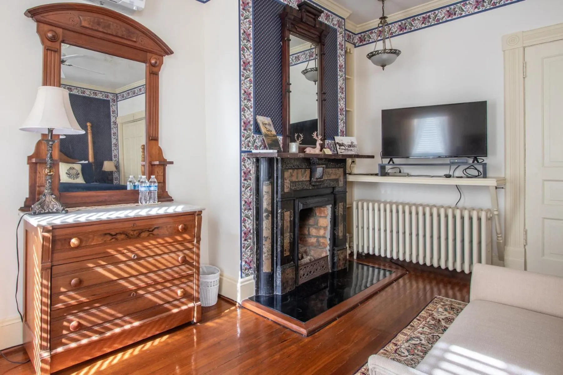 The Oaks Victorian Inn