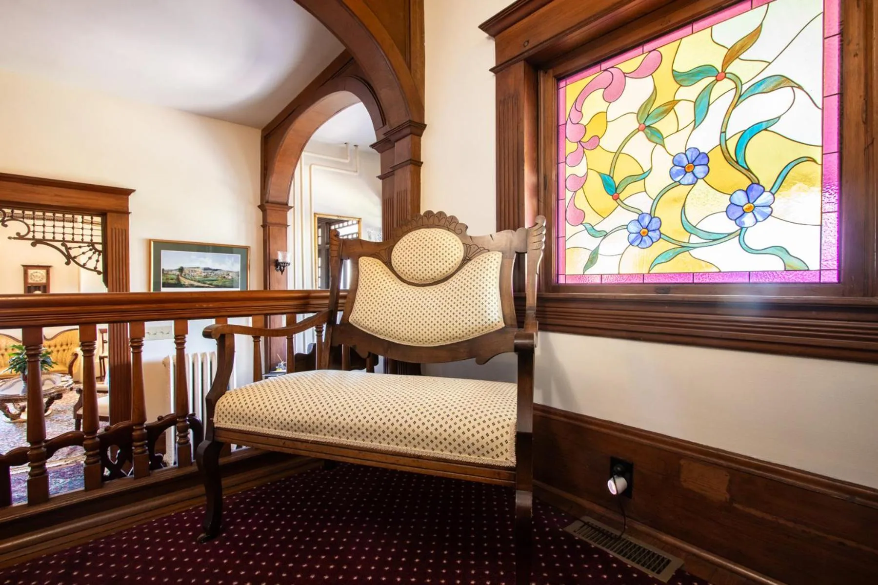 Bed in The Oaks Victorian Inn