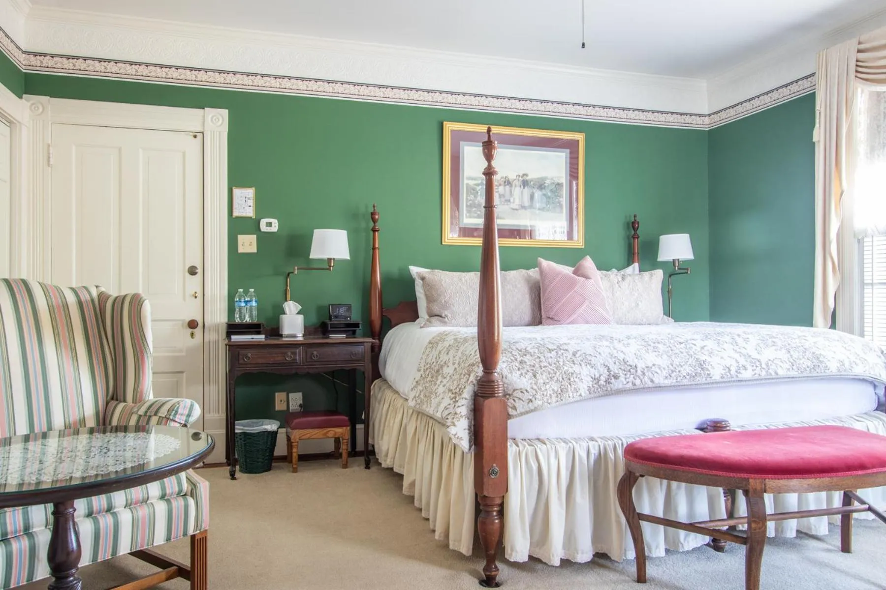 Bed in The Oaks Victorian Inn