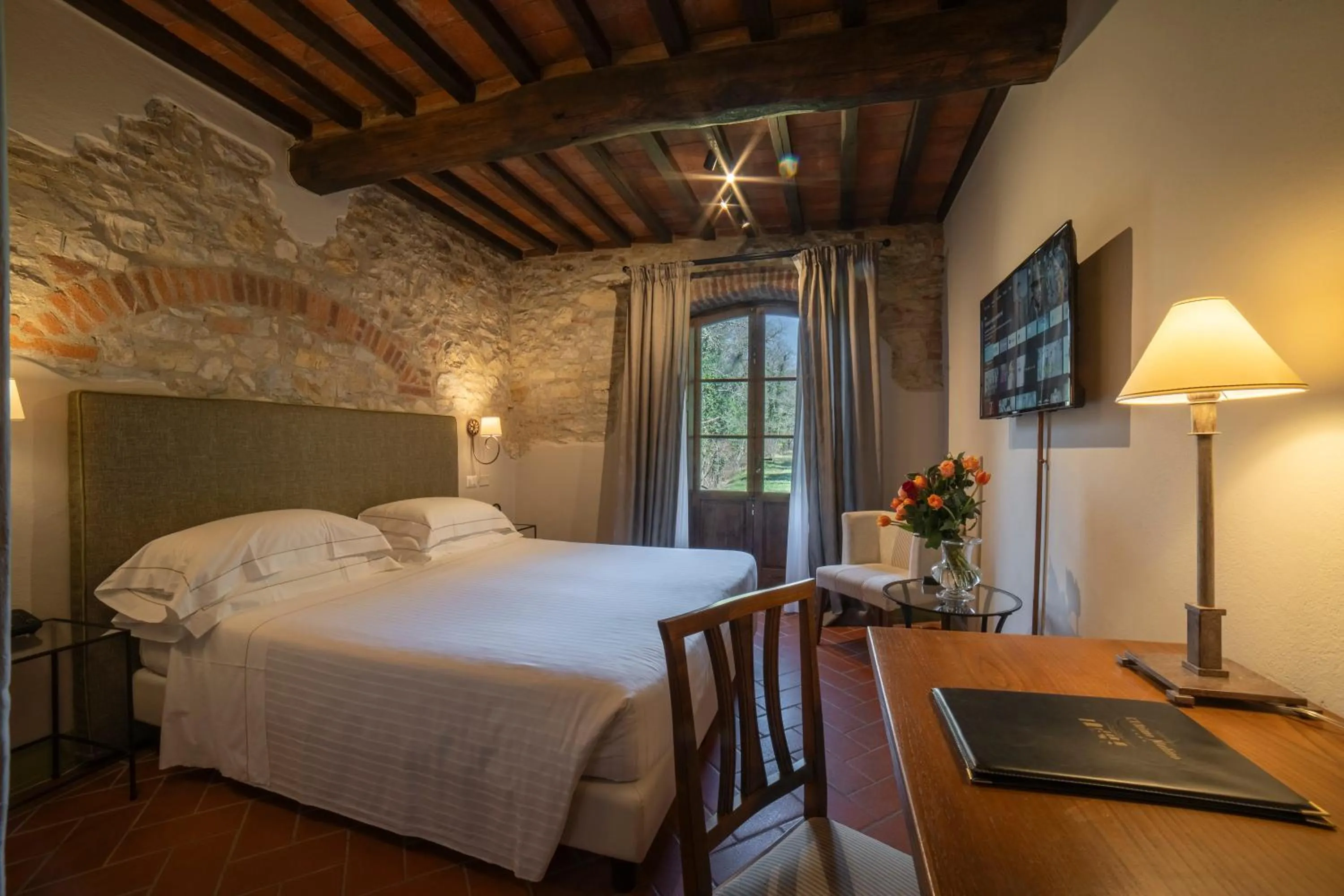 Patio, Bed in Ultimo Mulino Country Hotel