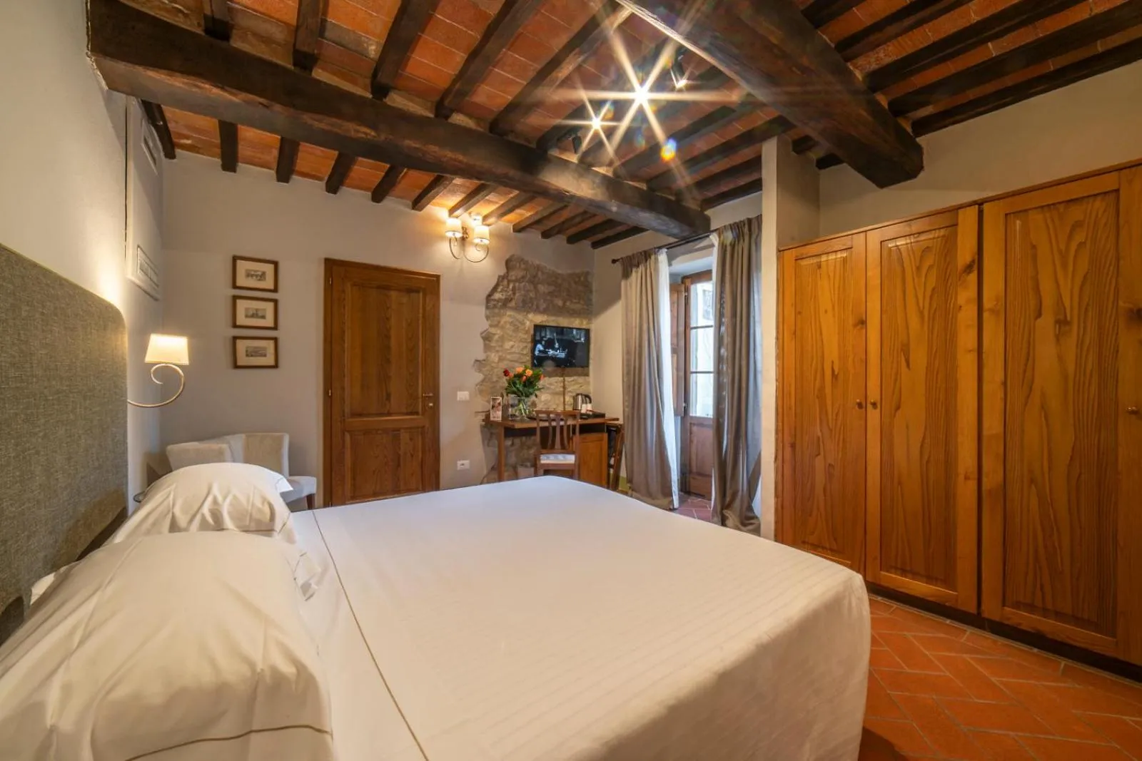 Photo of the whole room, Bed in Ultimo Mulino Country Hotel