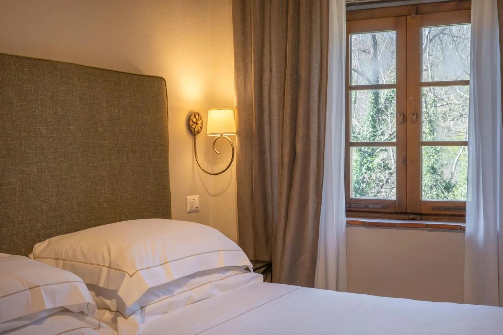 View (from property/room), Bed in Ultimo Mulino Country Hotel