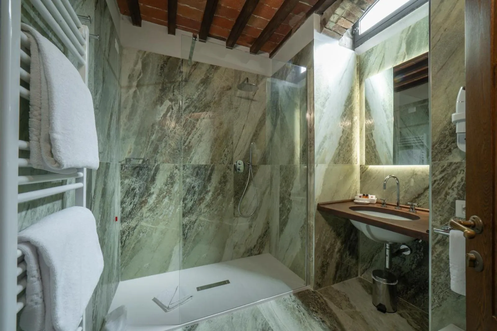 Shower, Bed in Ultimo Mulino Country Hotel