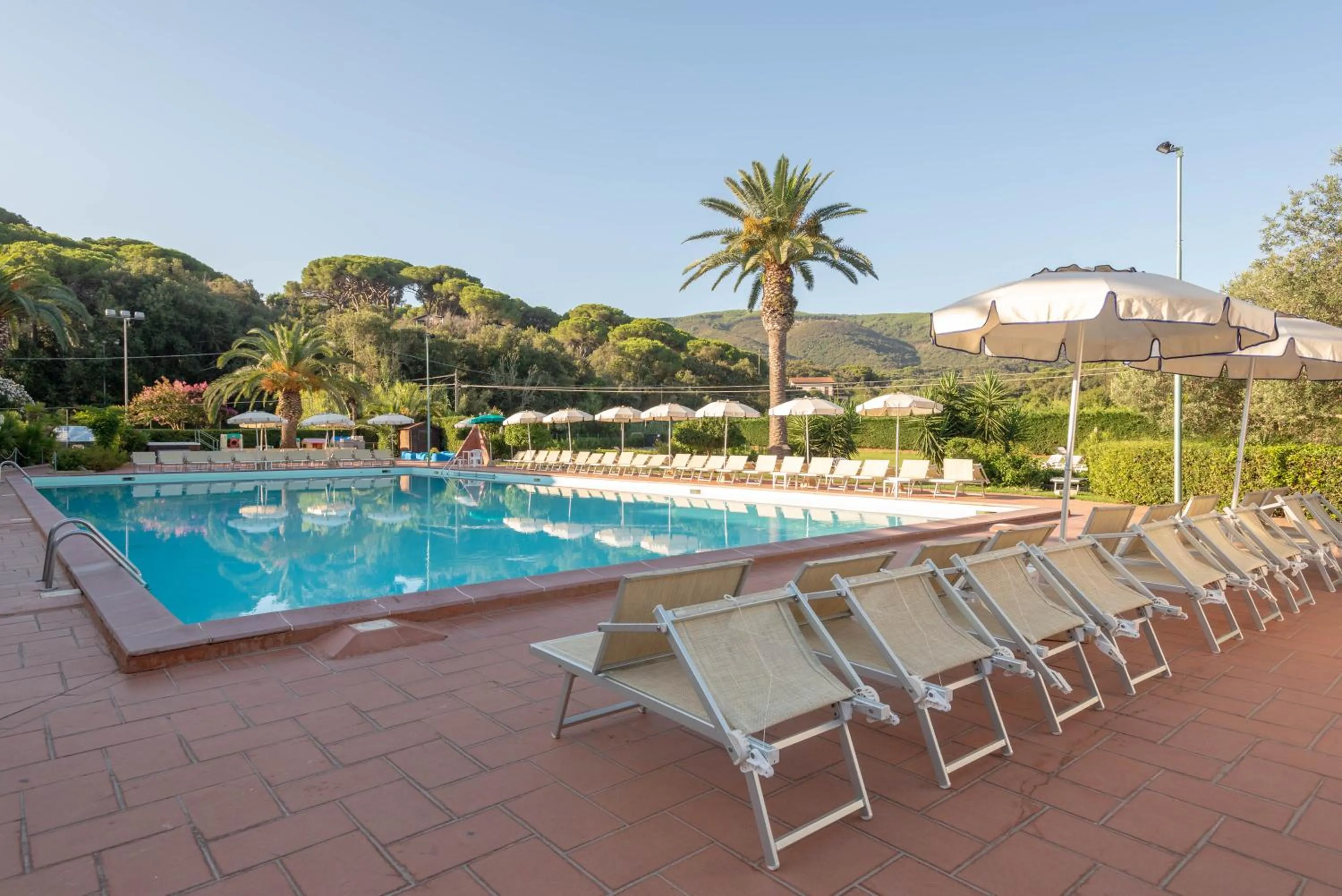 Swimming pool in Hotel Le Acacie