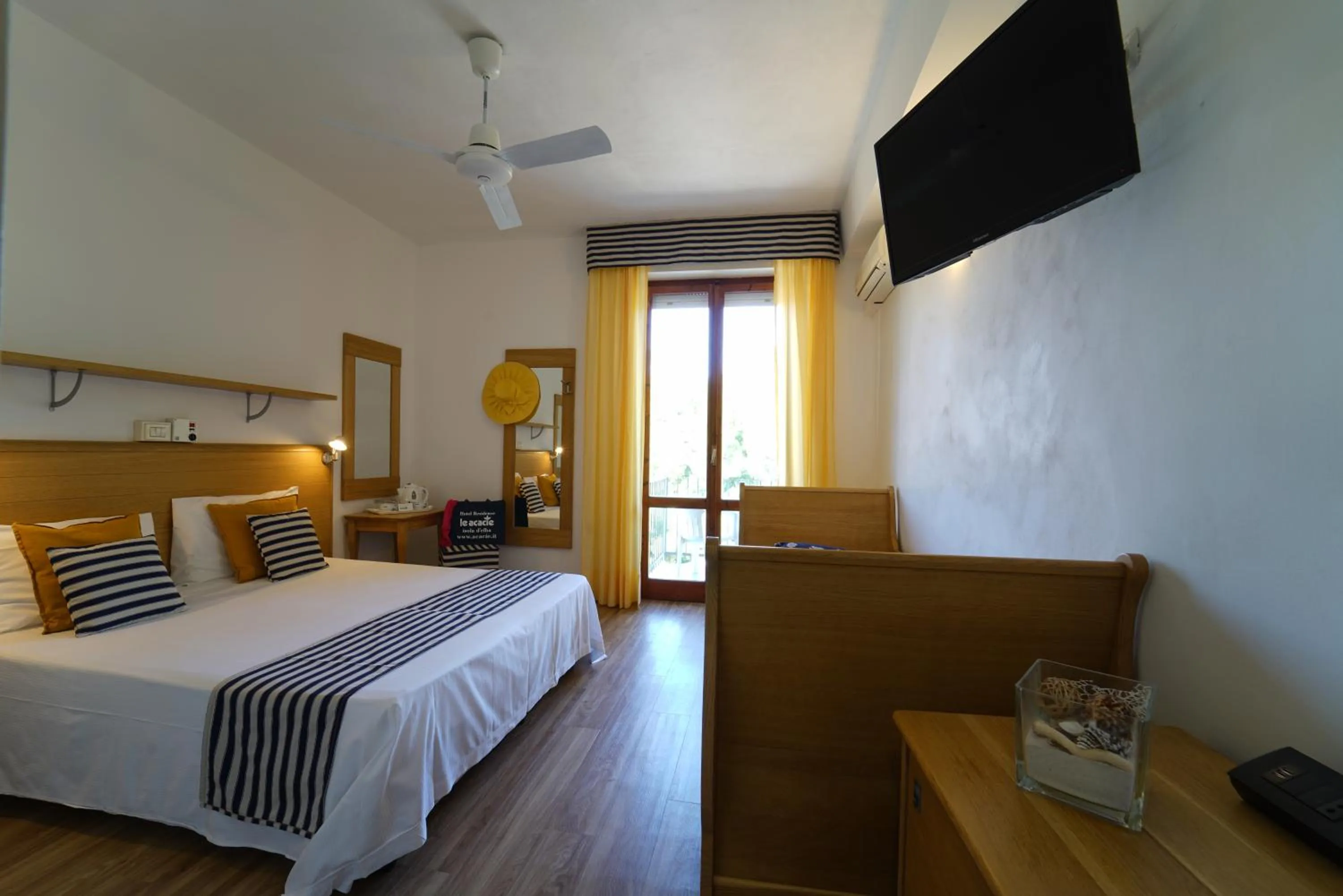 Bed in Hotel Le Acacie