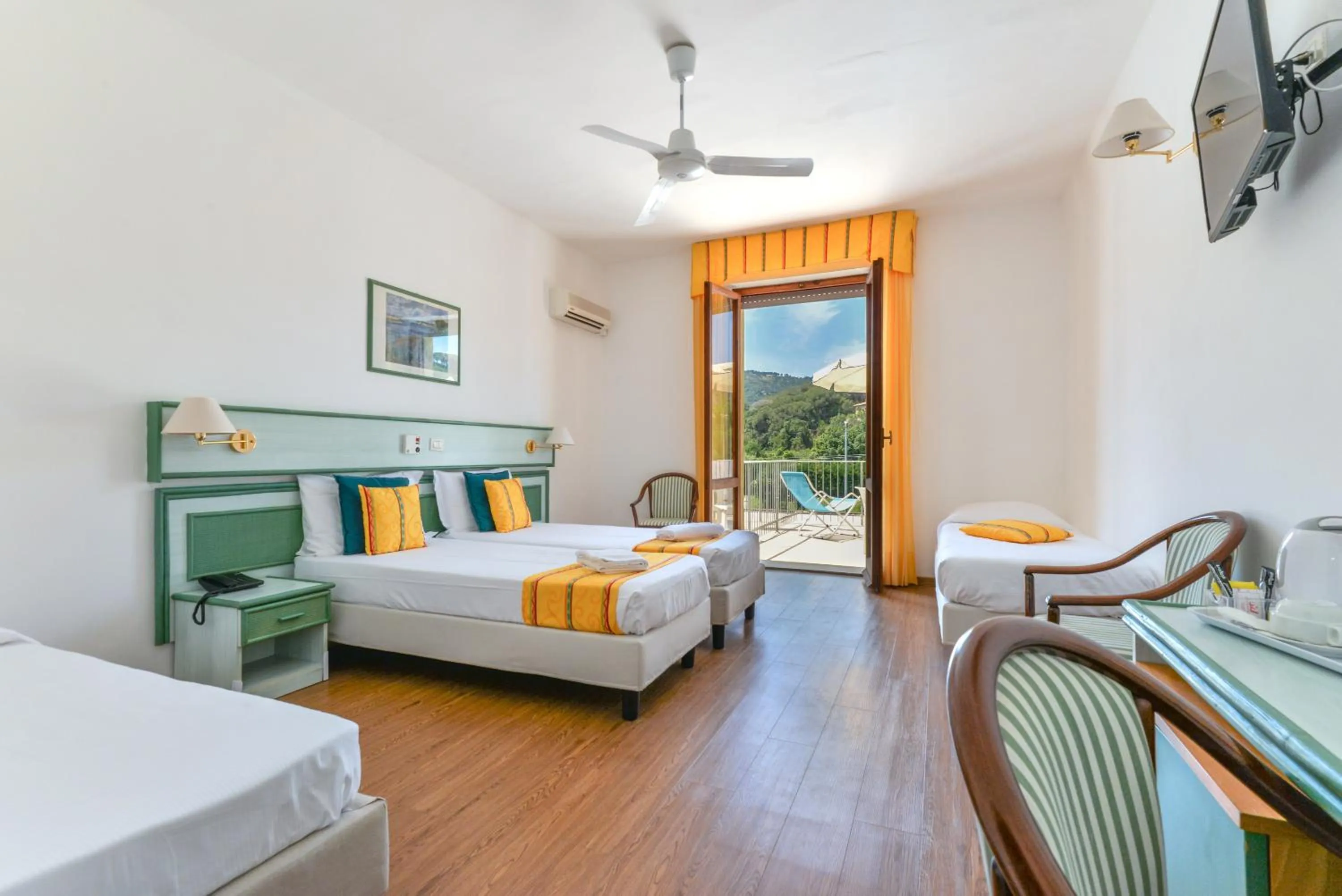 Bedroom, Bed in Hotel Le Acacie